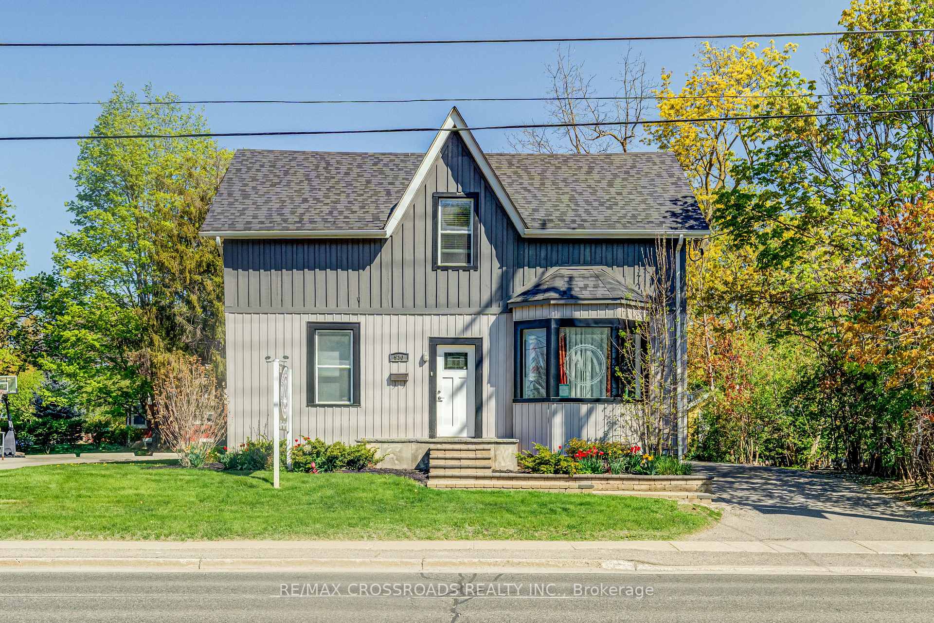 Front of 530 Kingston Road W