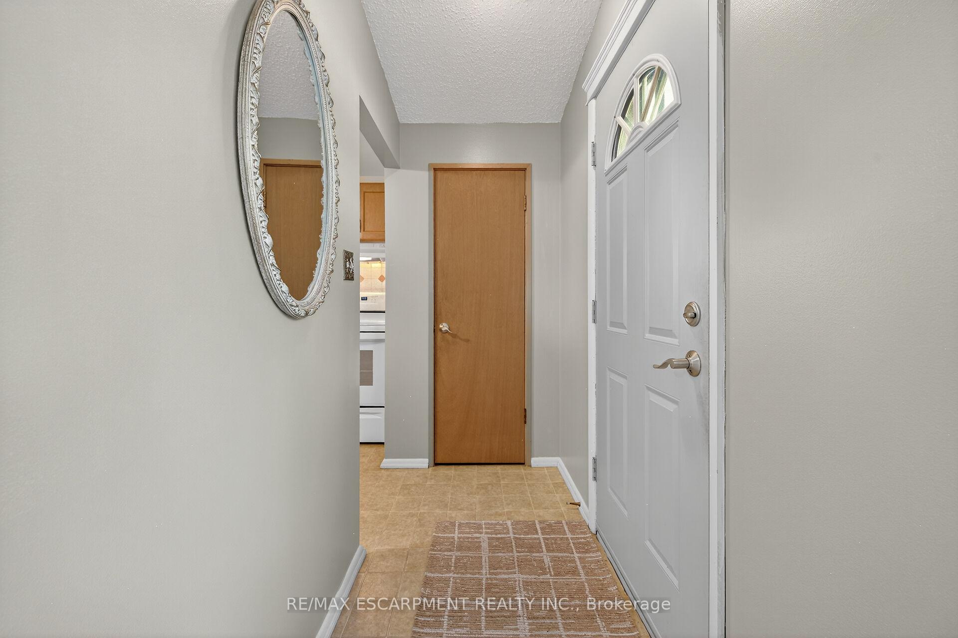 Photo 5 of 64 Luscombe Street, Hamilton, Greeningdon — HOMEH