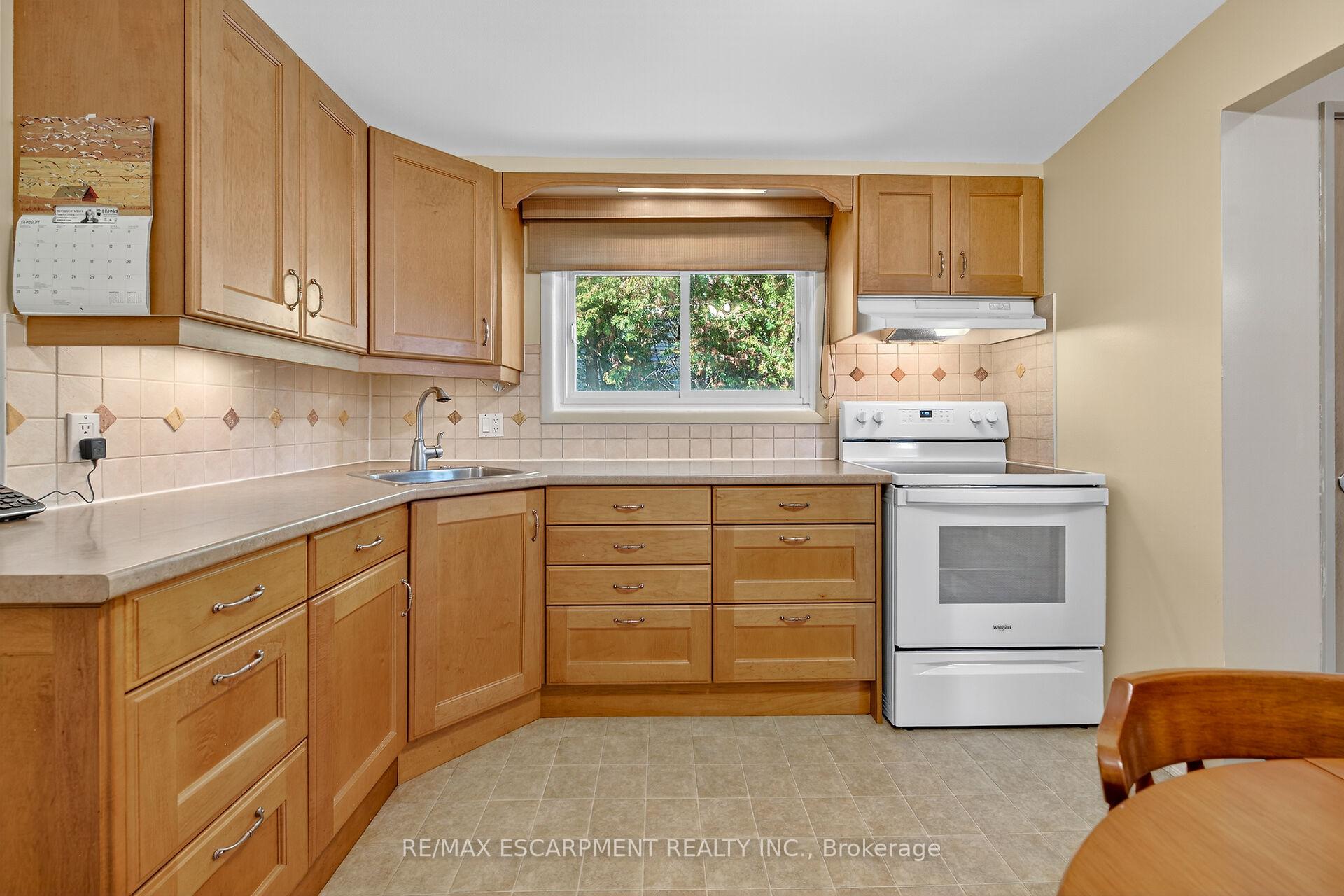 Photo 6 of 64 Luscombe Street, Hamilton, Greeningdon — HOMEH