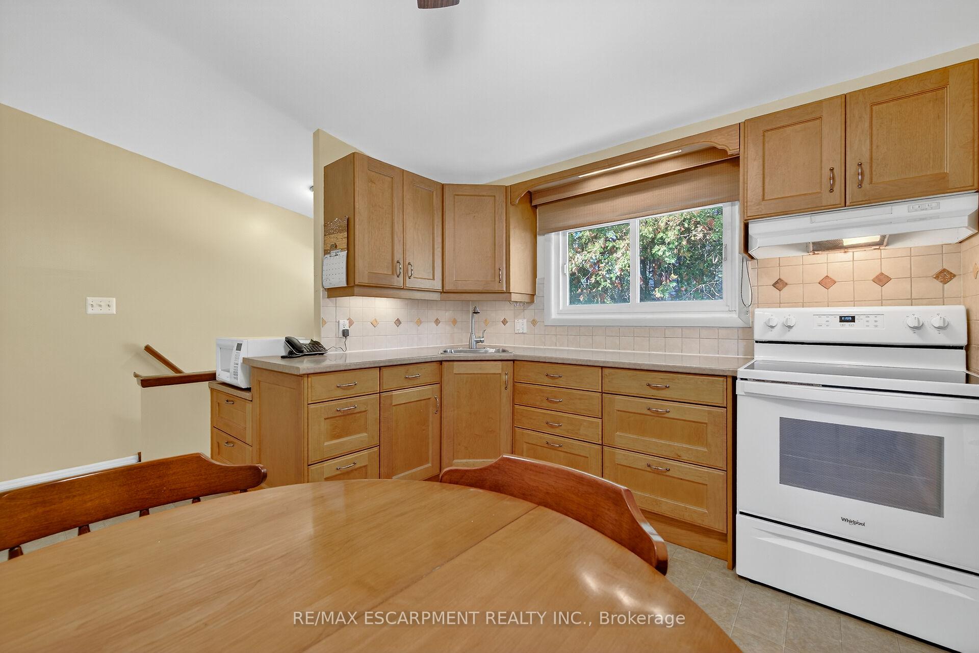 Photo 8 of 64 Luscombe Street, Hamilton, Greeningdon — HOMEH