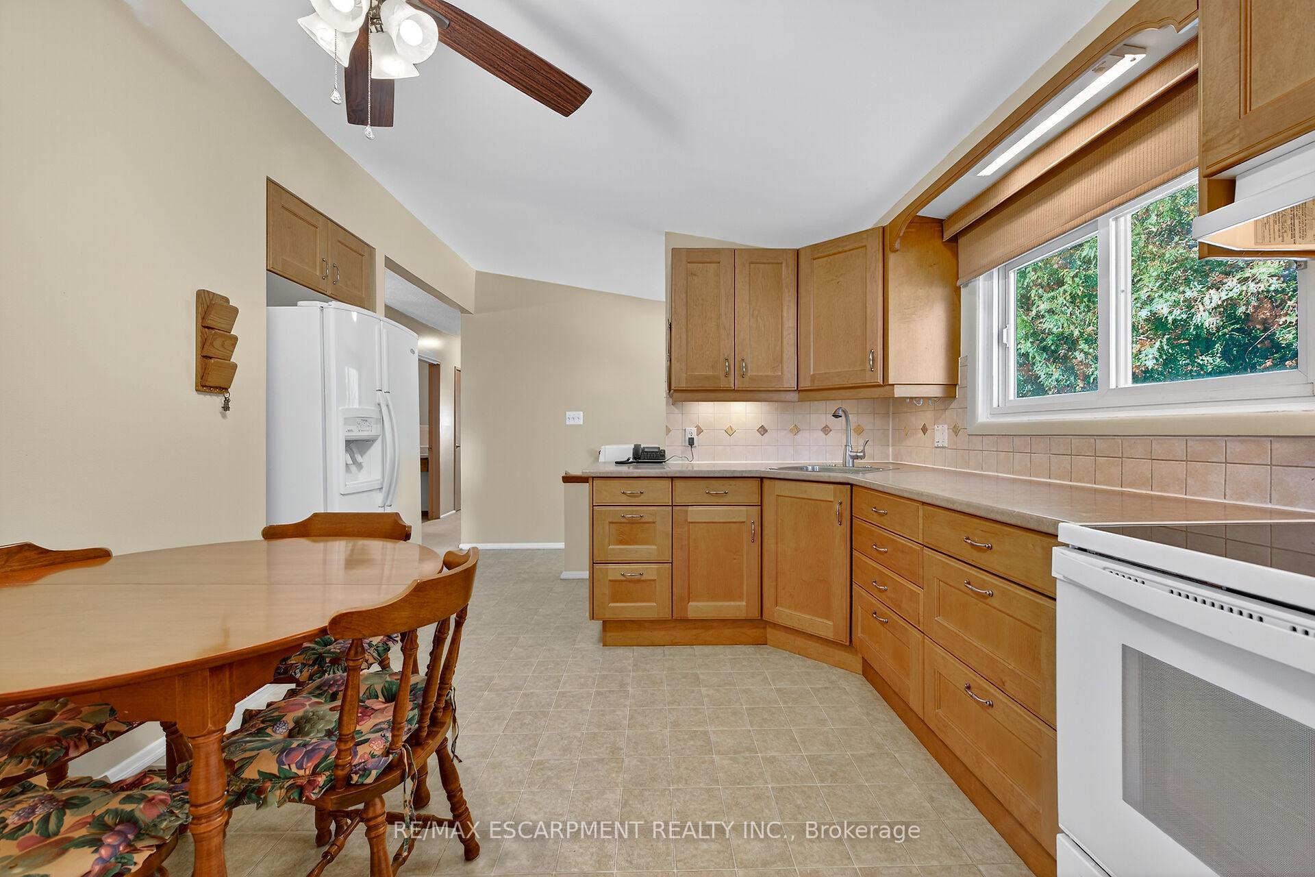 Photo 9 of 64 Luscombe Street, Hamilton, Greeningdon — HOMEH