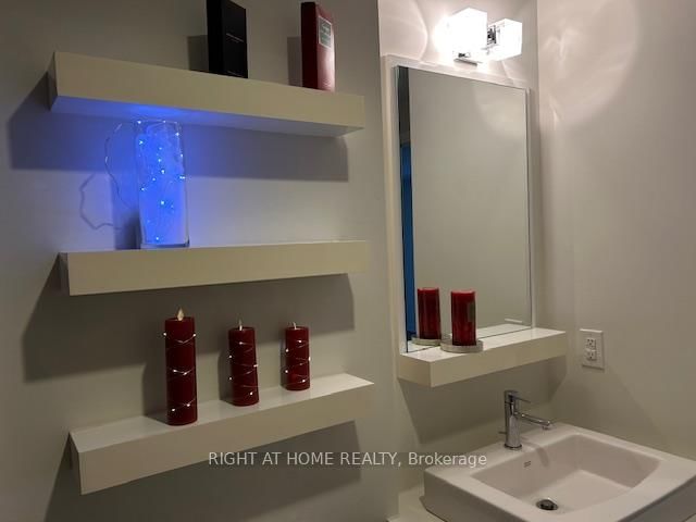Photo 9 of Unit 607, 9205 Yonge St, Richmond Hill, Langstaff — HOMEH