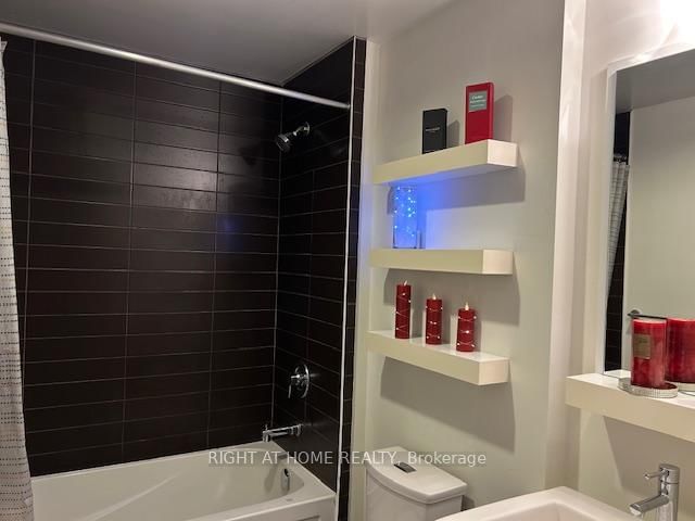 Photo 10 of Unit 607, 9205 Yonge St, Richmond Hill, Langstaff — HOMEH