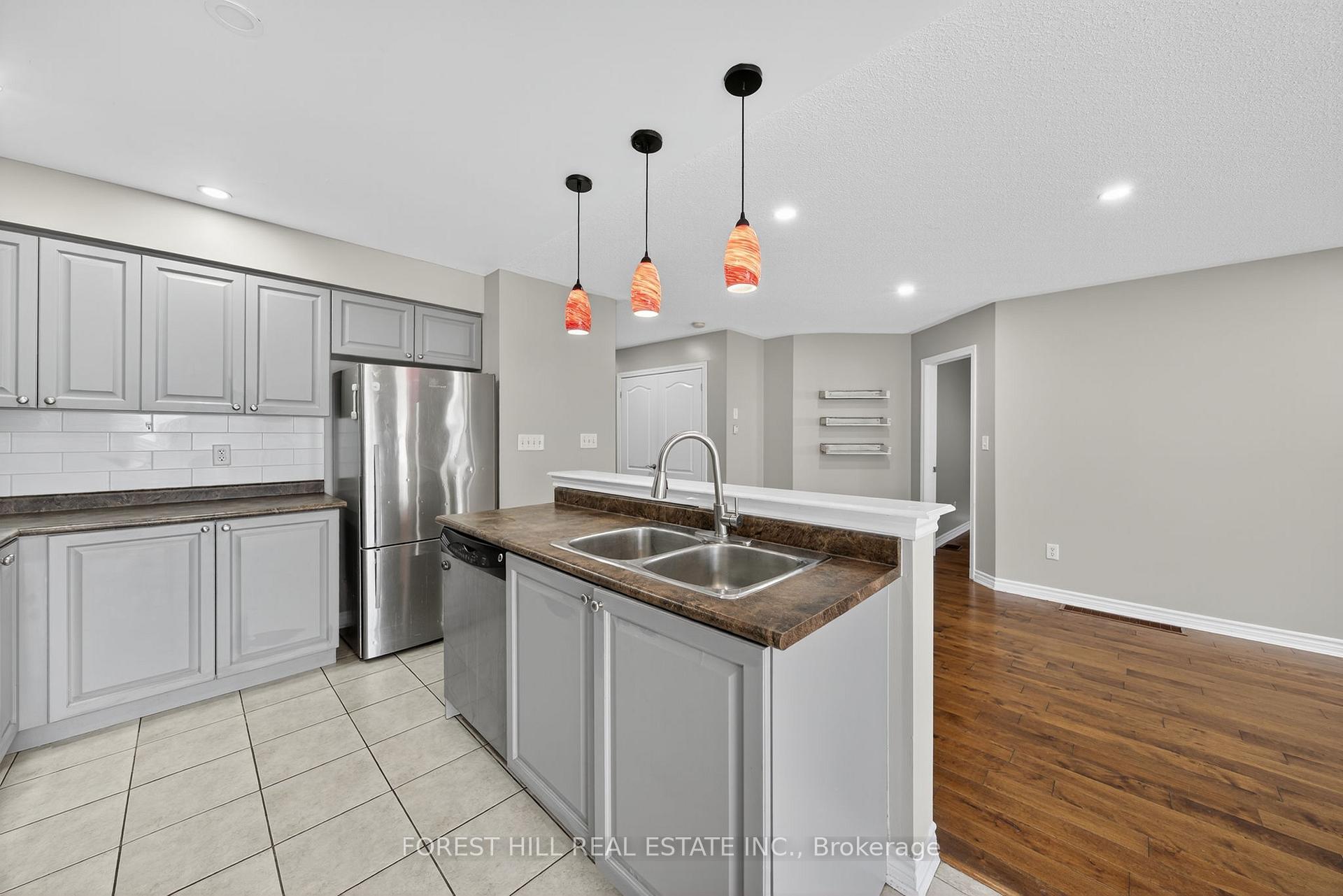 Photo 10 of 70 Diana Way, Barrie, Innis-Shore — HOMEH