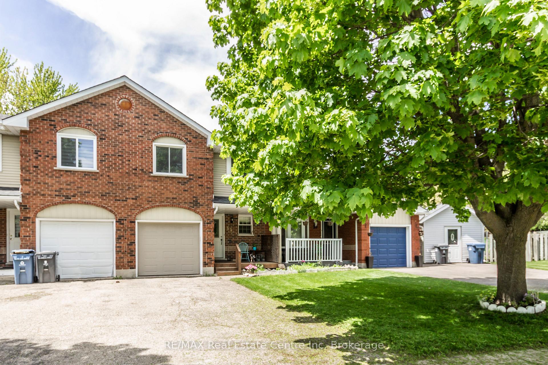 Front of 61 Grandridge Crescent