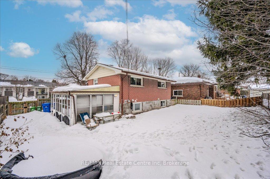 Photo 10 of 23 Julia Drive, Guelph, Junction/Onward Willow — HOMEH