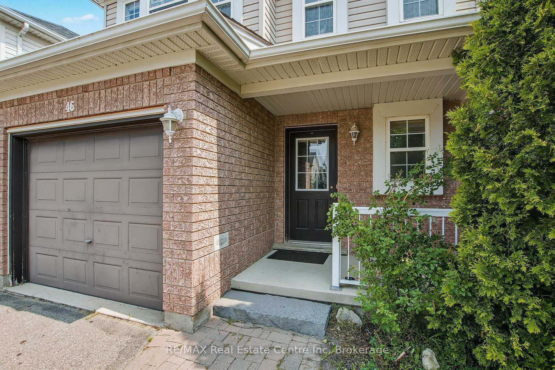 Photo 3 of 46 Sinclair Street S, Guelph, Pineridge/Westminster Woods — HOMEH