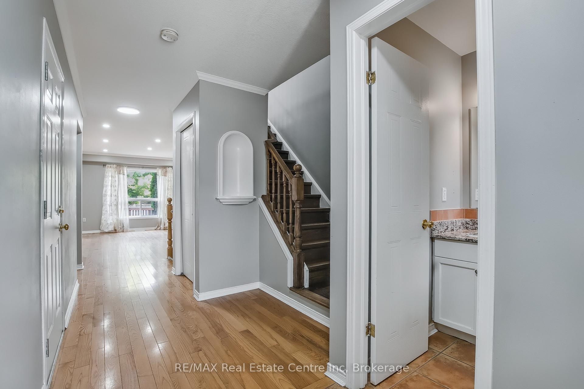 Photo 5 of 46 Sinclair Street S, Guelph, Pineridge/Westminster Woods — HOMEH