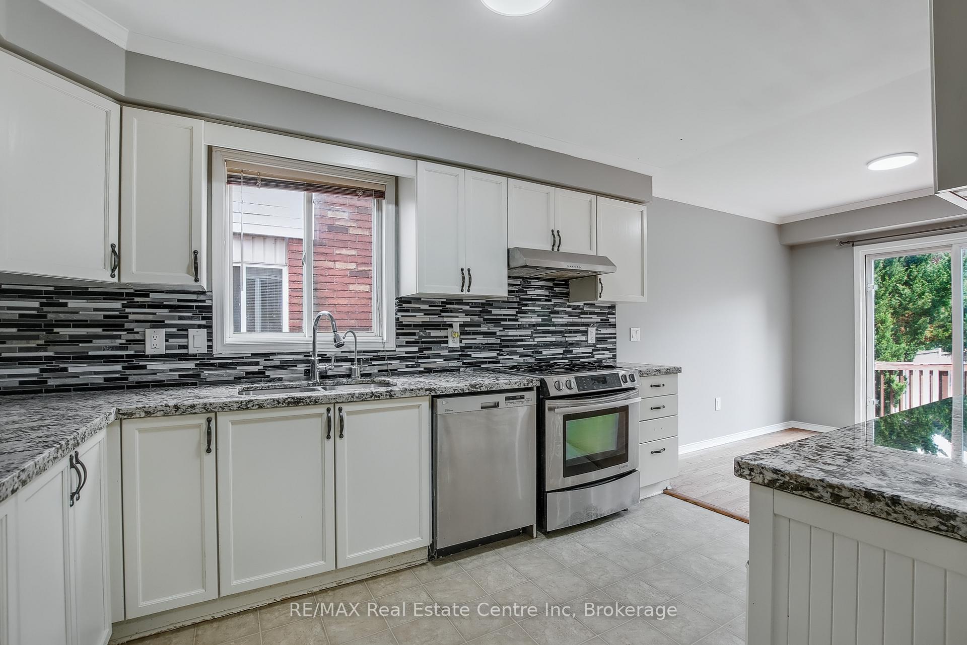 Photo 6 of 46 Sinclair Street S, Guelph, Pineridge/Westminster Woods — HOMEH