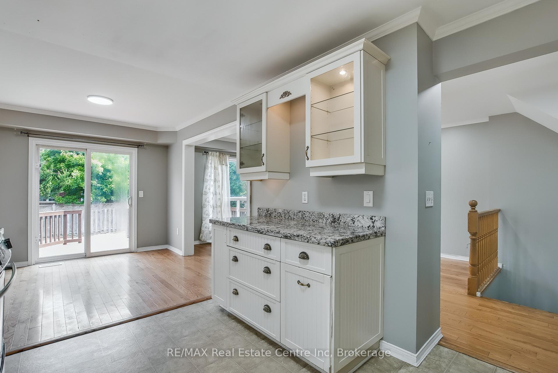 Photo 7 of 46 Sinclair Street S, Guelph, Pineridge/Westminster Woods — HOMEH