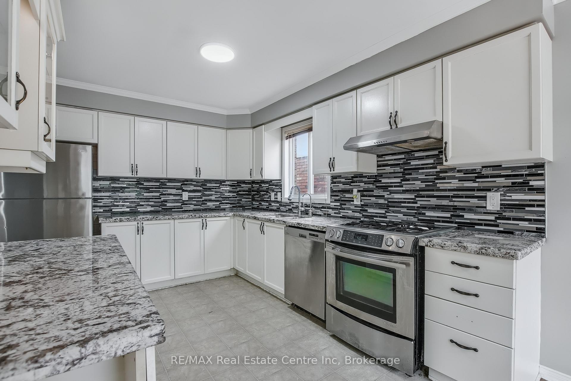 Photo 8 of 46 Sinclair Street S, Guelph, Pineridge/Westminster Woods — HOMEH