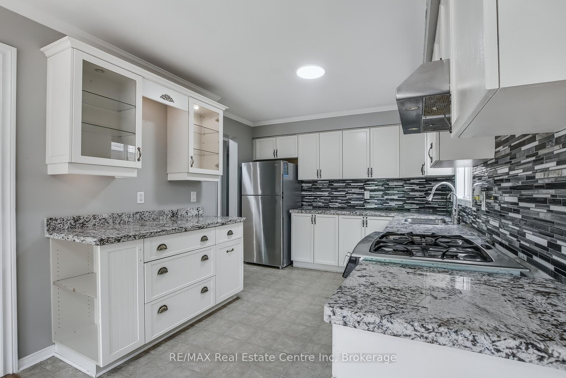 Photo 9 of 46 Sinclair Street S, Guelph, Pineridge/Westminster Woods — HOMEH