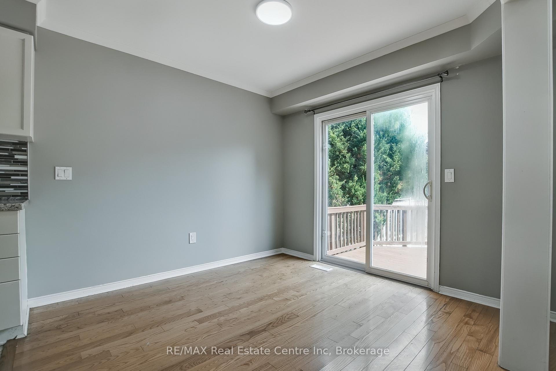Photo 10 of 46 Sinclair Street S, Guelph, Pineridge/Westminster Woods — HOMEH