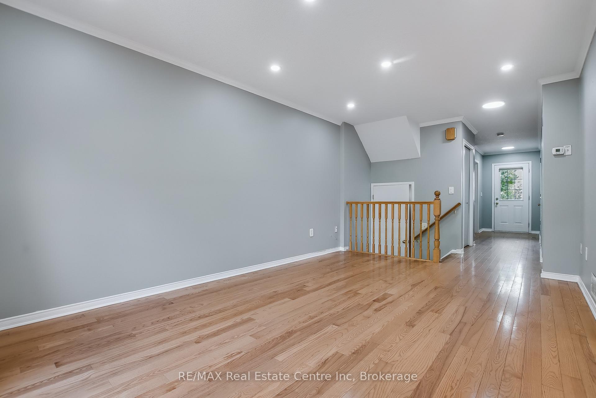 Photo 13 of 46 Sinclair Street S, Guelph, Pineridge/Westminster Woods — HOMEH