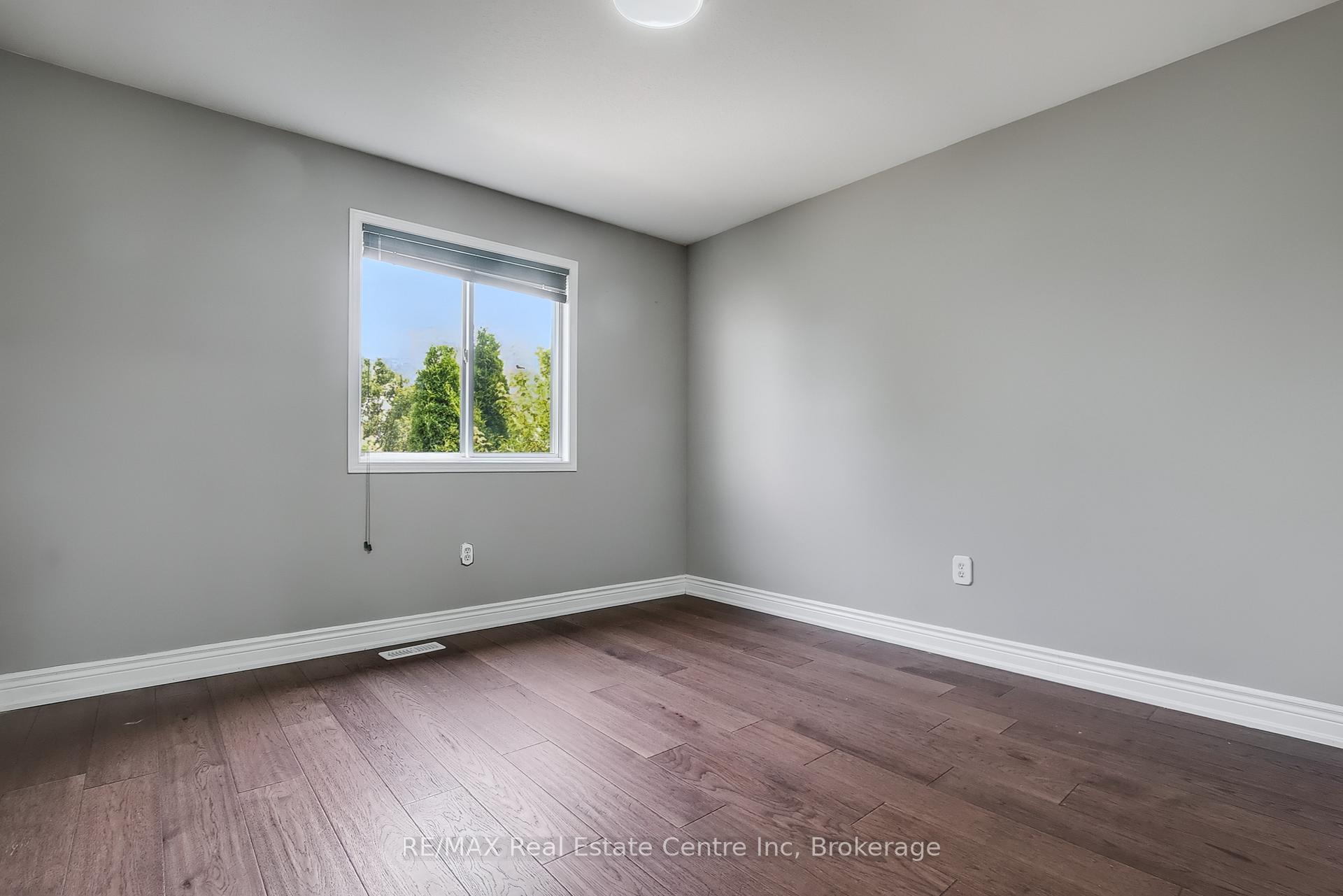 Photo 19 of 46 Sinclair Street S, Guelph, Pineridge/Westminster Woods — HOMEH