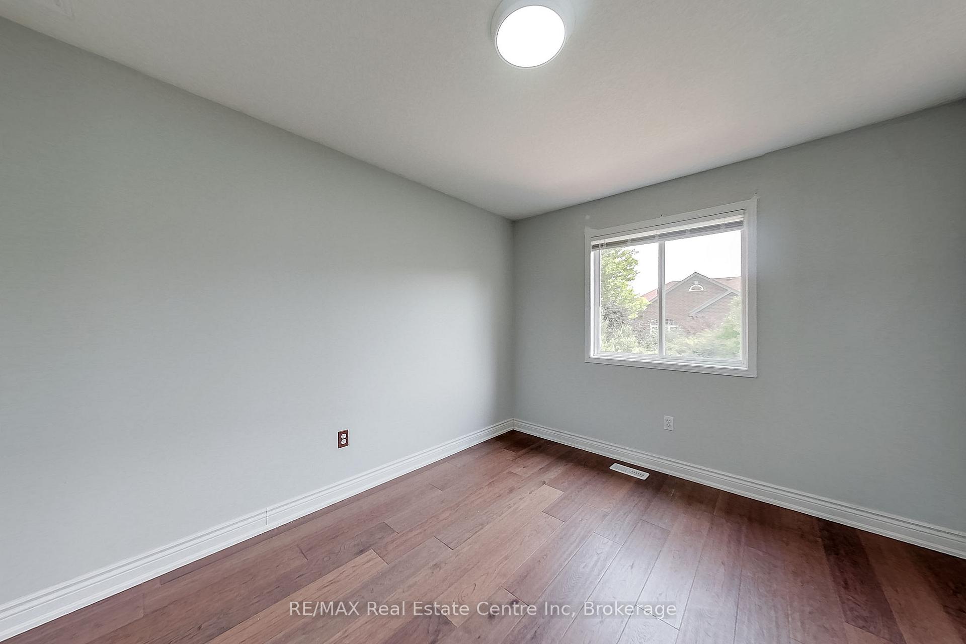 Photo 22 of 46 Sinclair Street S, Guelph, Pineridge/Westminster Woods — HOMEH
