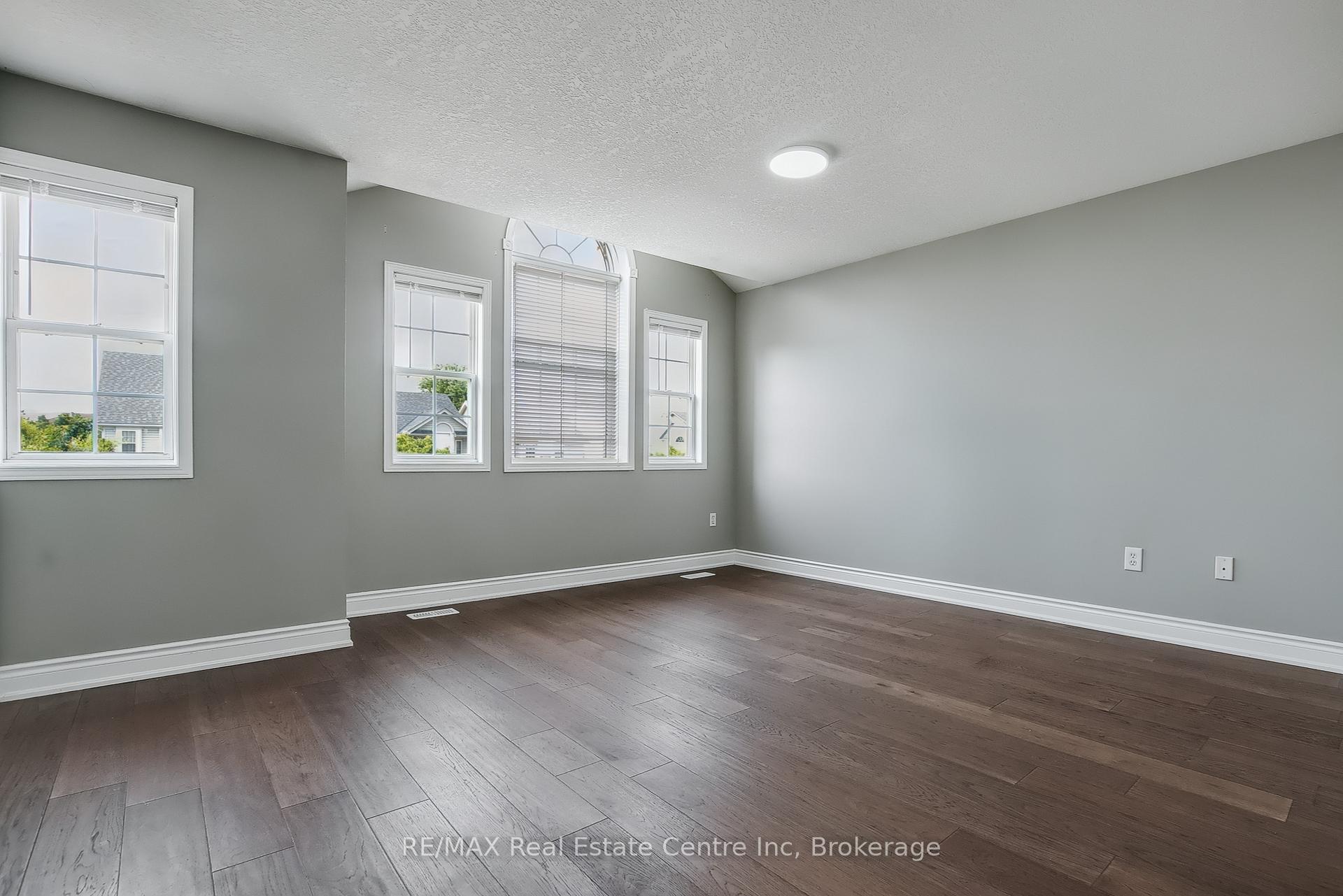 Photo 26 of 46 Sinclair Street S, Guelph, Pineridge/Westminster Woods — HOMEH