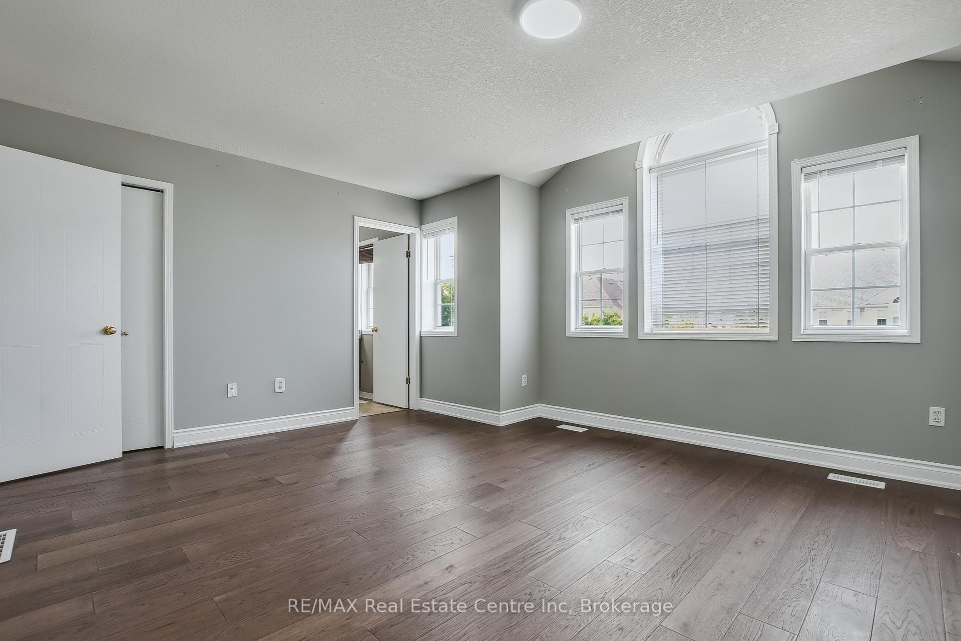 Photo 28 of 46 Sinclair Street S, Guelph, Pineridge/Westminster Woods — HOMEH