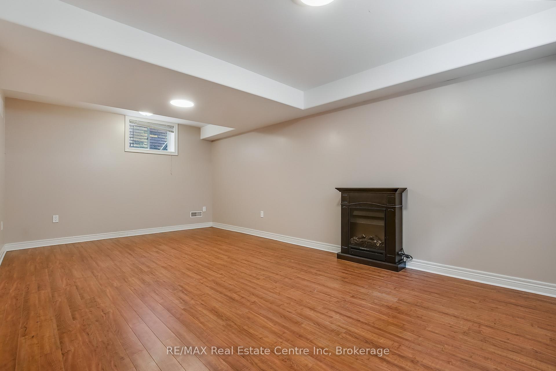 Photo 33 of 46 Sinclair Street S, Guelph, Pineridge/Westminster Woods — HOMEH
