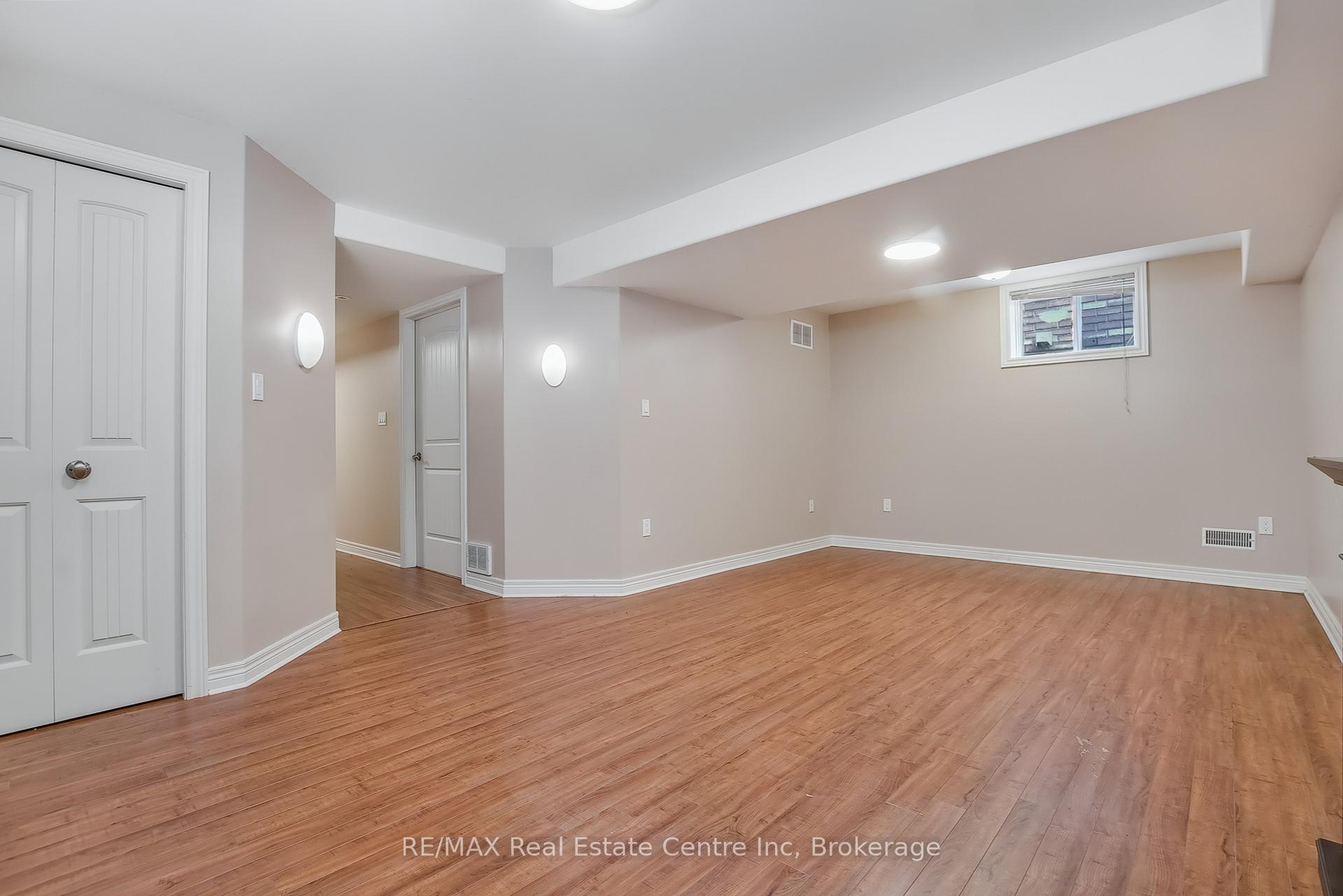 Photo 35 of 46 Sinclair Street S, Guelph, Pineridge/Westminster Woods — HOMEH