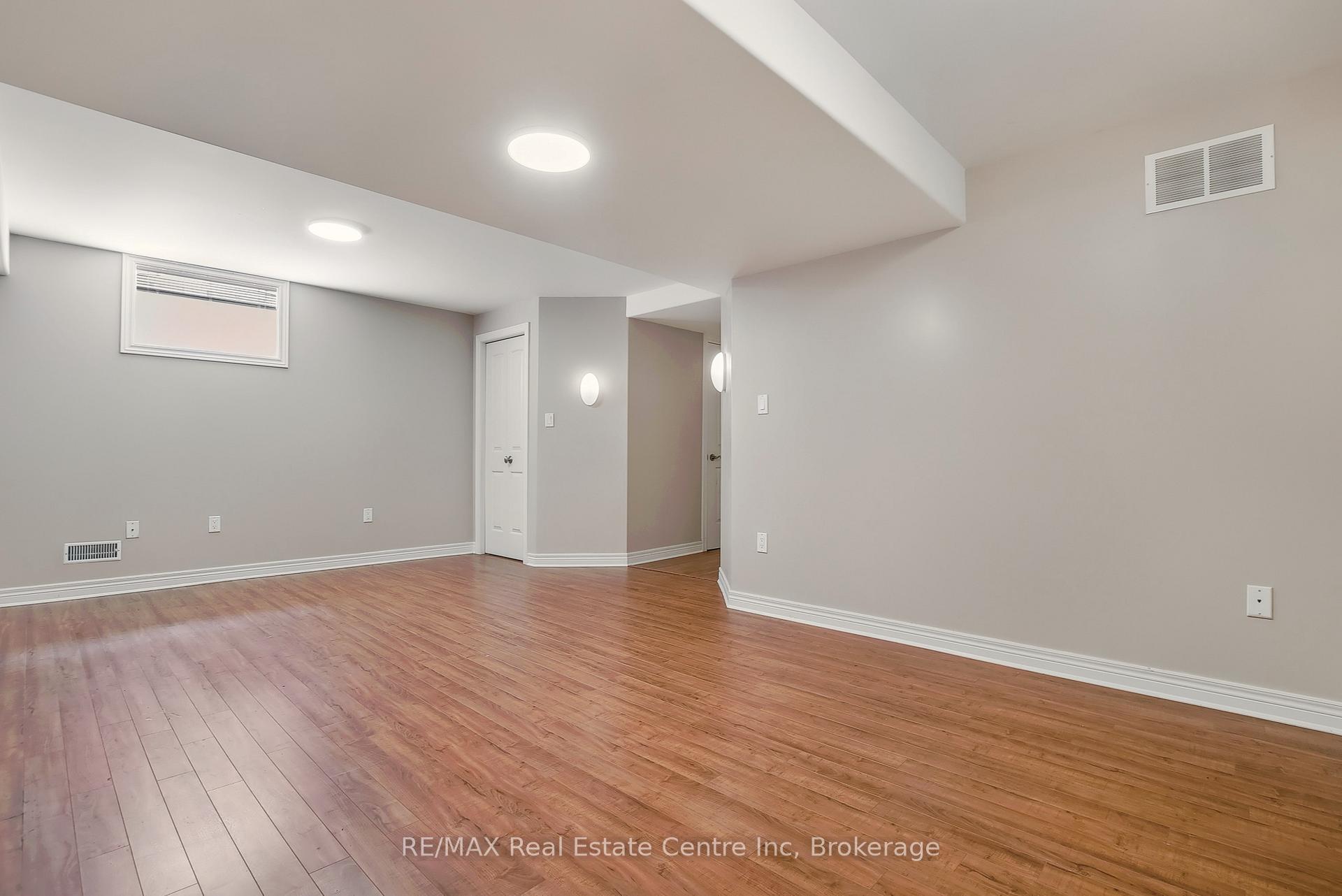Photo 36 of 46 Sinclair Street S, Guelph, Pineridge/Westminster Woods — HOMEH