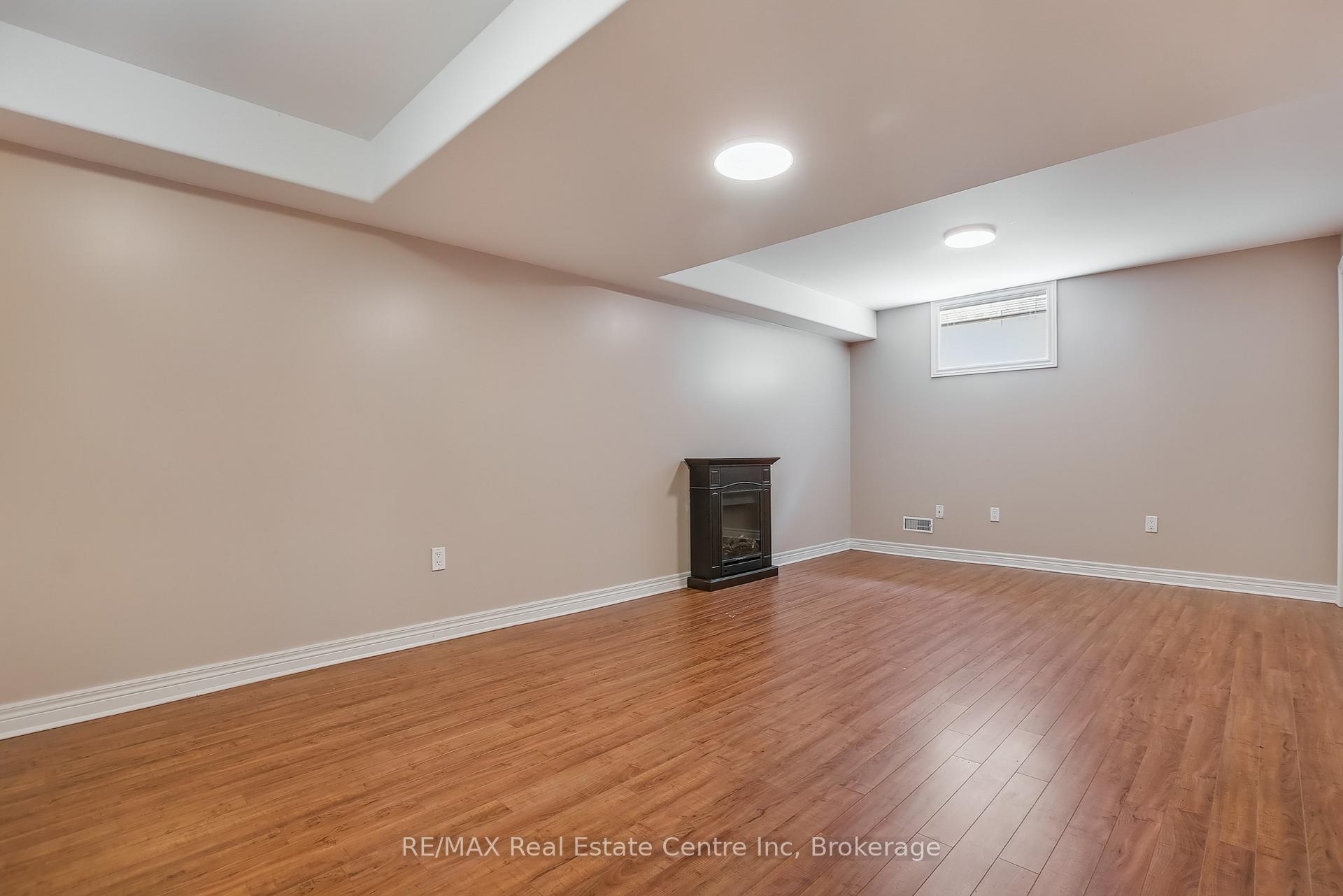 Photo 37 of 46 Sinclair Street S, Guelph, Pineridge/Westminster Woods — HOMEH