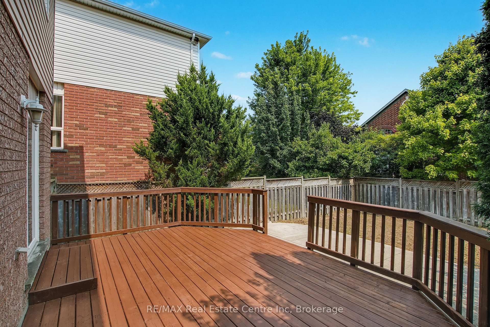 Photo 39 of 46 Sinclair Street S, Guelph, Pineridge/Westminster Woods — HOMEH