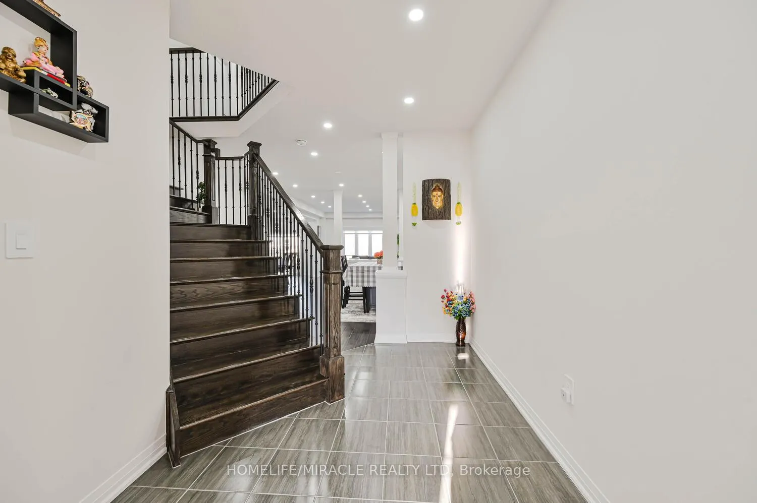 Photo 4 of 160 Cittadella Boulevard, Hamilton, Rural Glanbrook — HOMEH