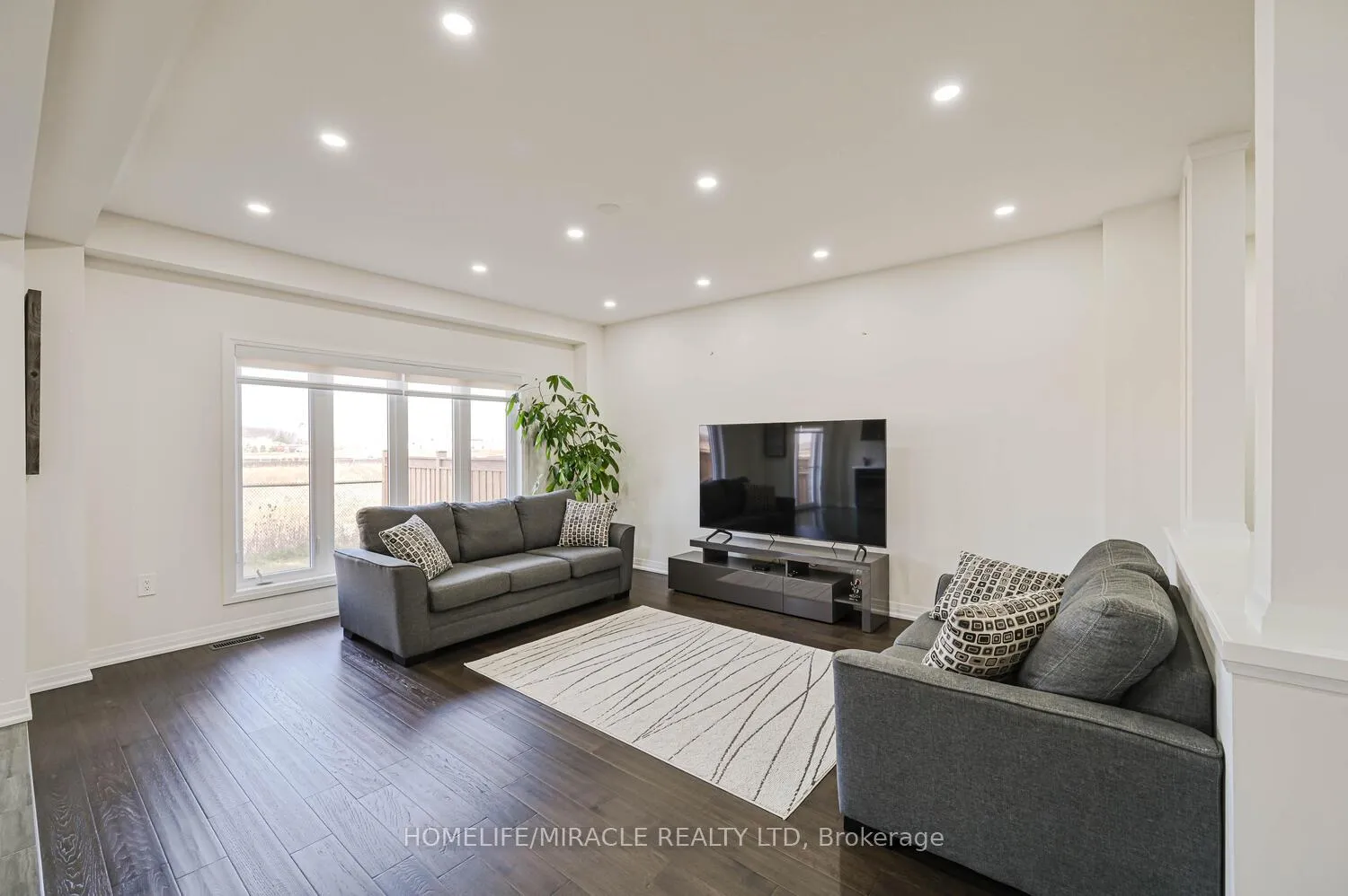 Photo 8 of 160 Cittadella Boulevard, Hamilton, Rural Glanbrook — HOMEH