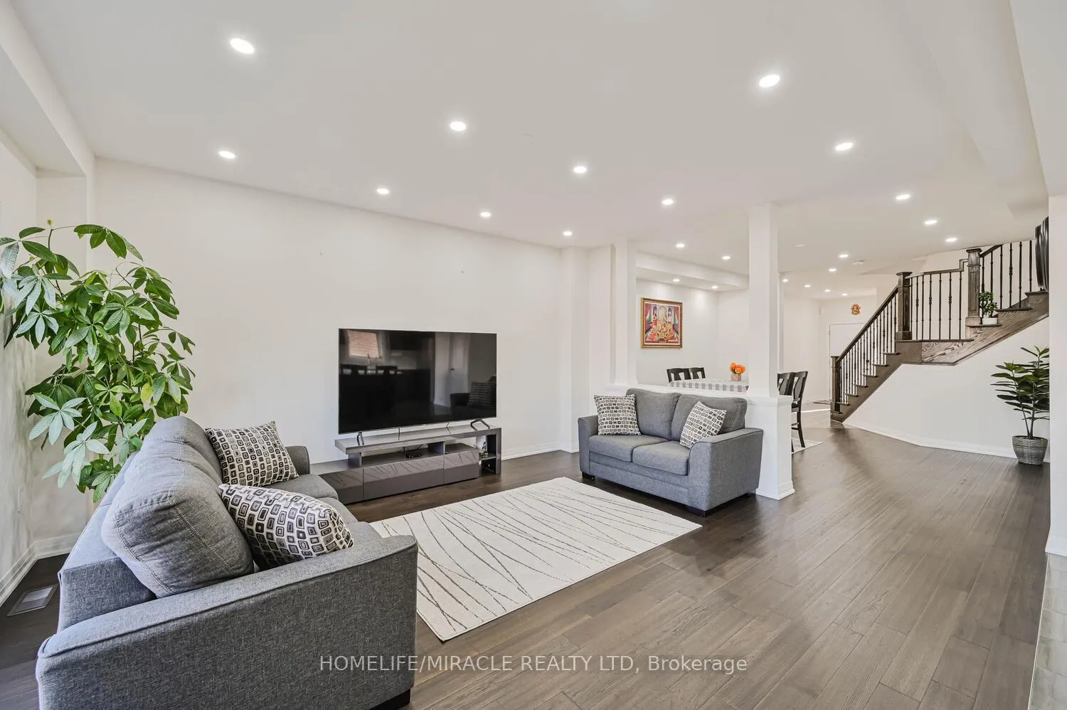 Photo 9 of 160 Cittadella Boulevard, Hamilton, Rural Glanbrook — HOMEH