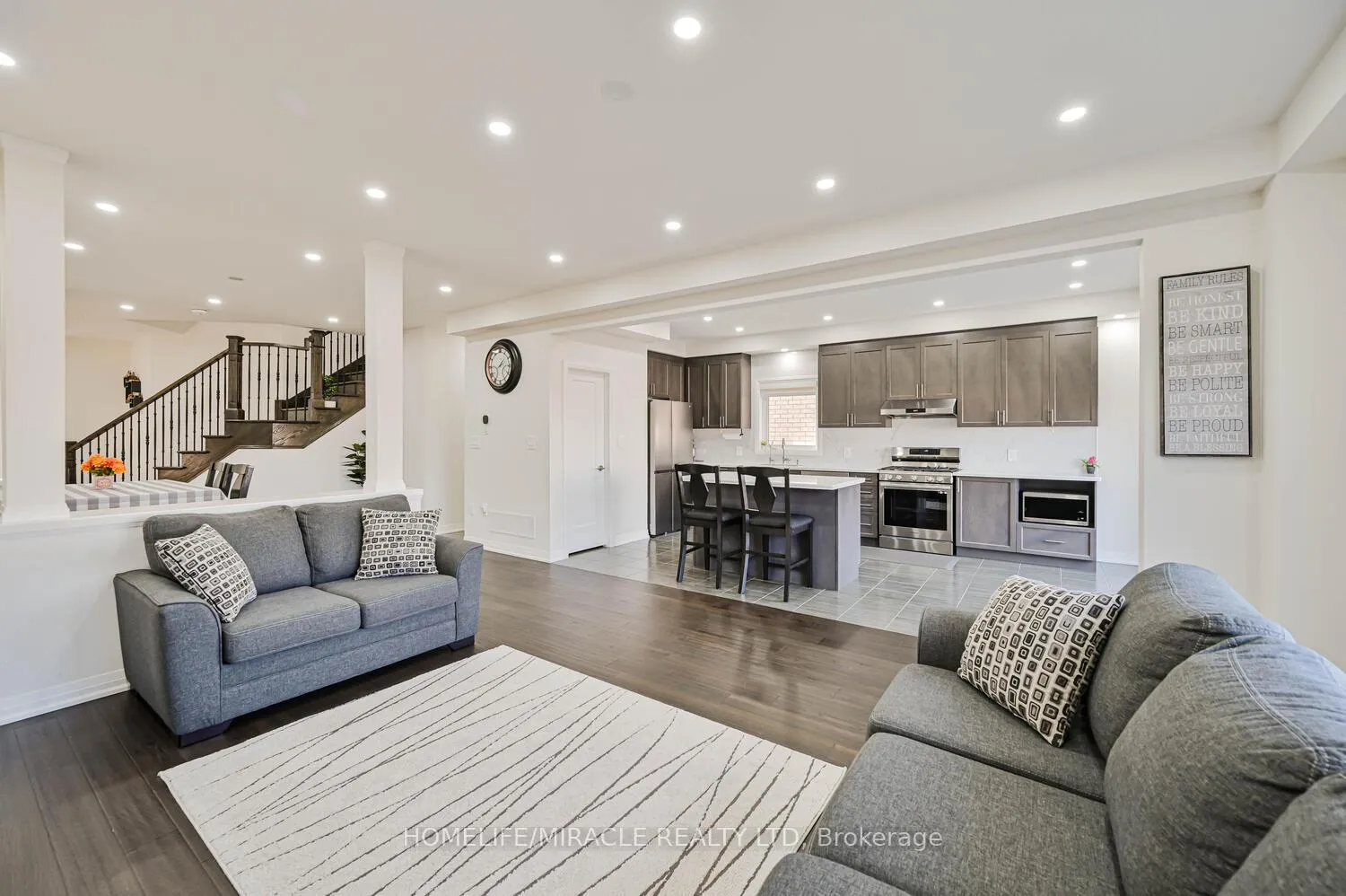 Photo 11 of 160 Cittadella Boulevard, Hamilton, Rural Glanbrook — HOMEH