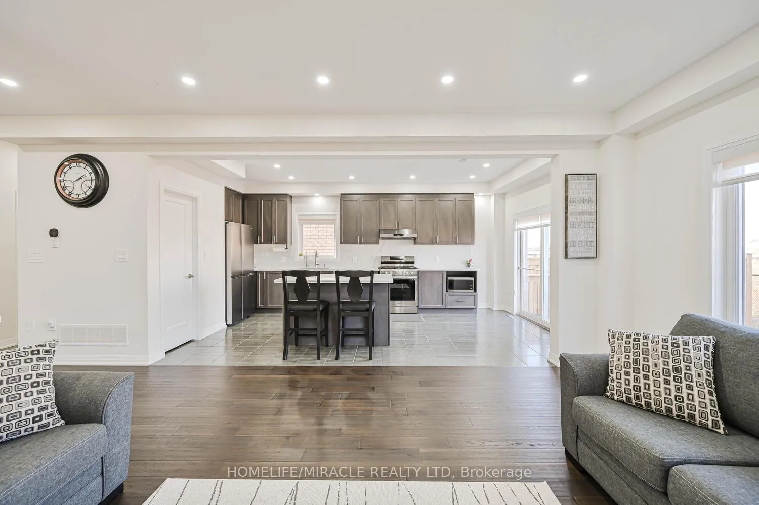 Photo 12 of 160 Cittadella Boulevard, Hamilton, Rural Glanbrook — HOMEH