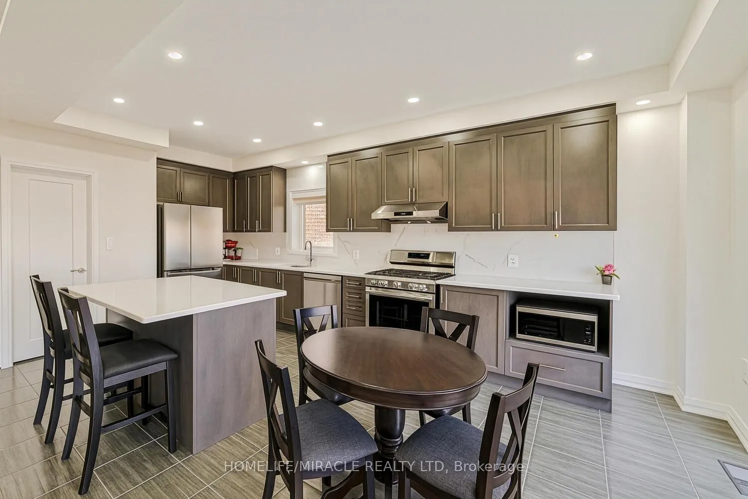 Photo 14 of 160 Cittadella Boulevard, Hamilton, Rural Glanbrook — HOMEH