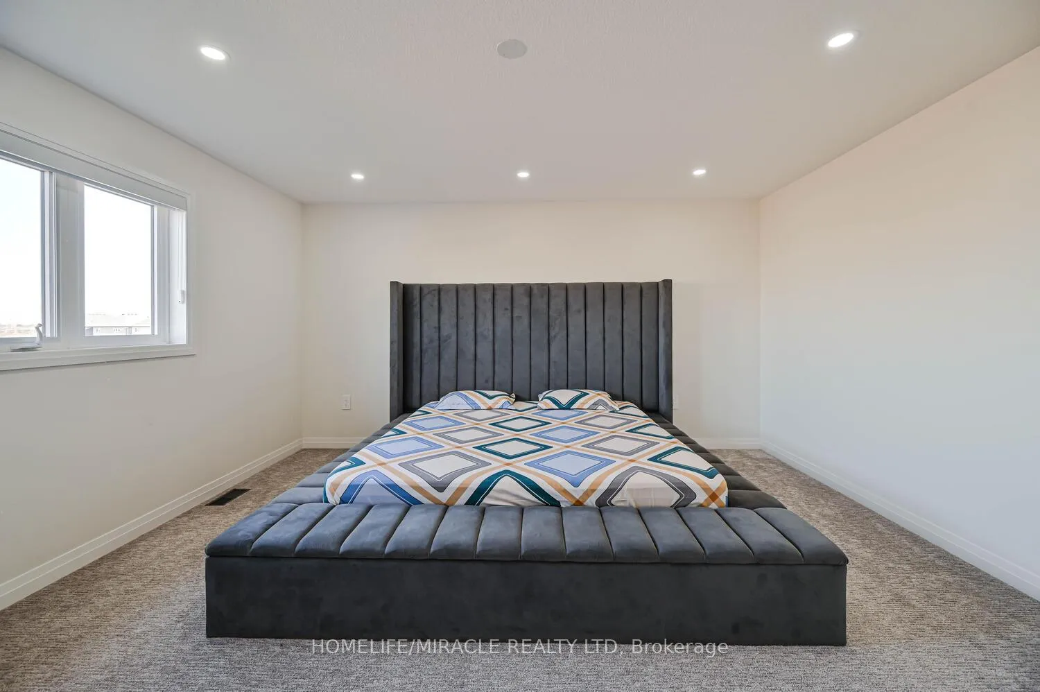 Photo 27 of 160 Cittadella Boulevard, Hamilton, Rural Glanbrook — HOMEH