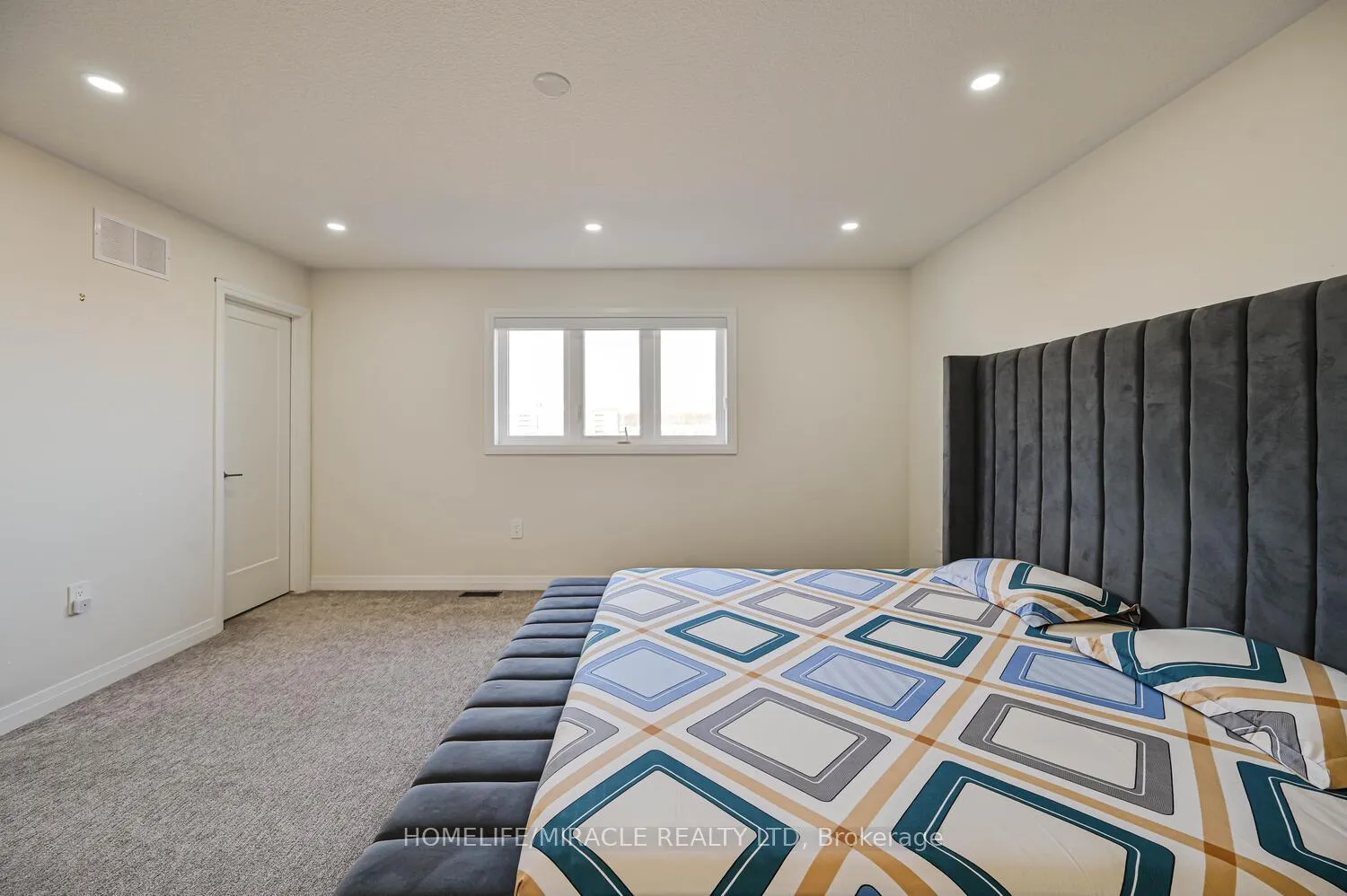 Photo 30 of 160 Cittadella Boulevard, Hamilton, Rural Glanbrook — HOMEH