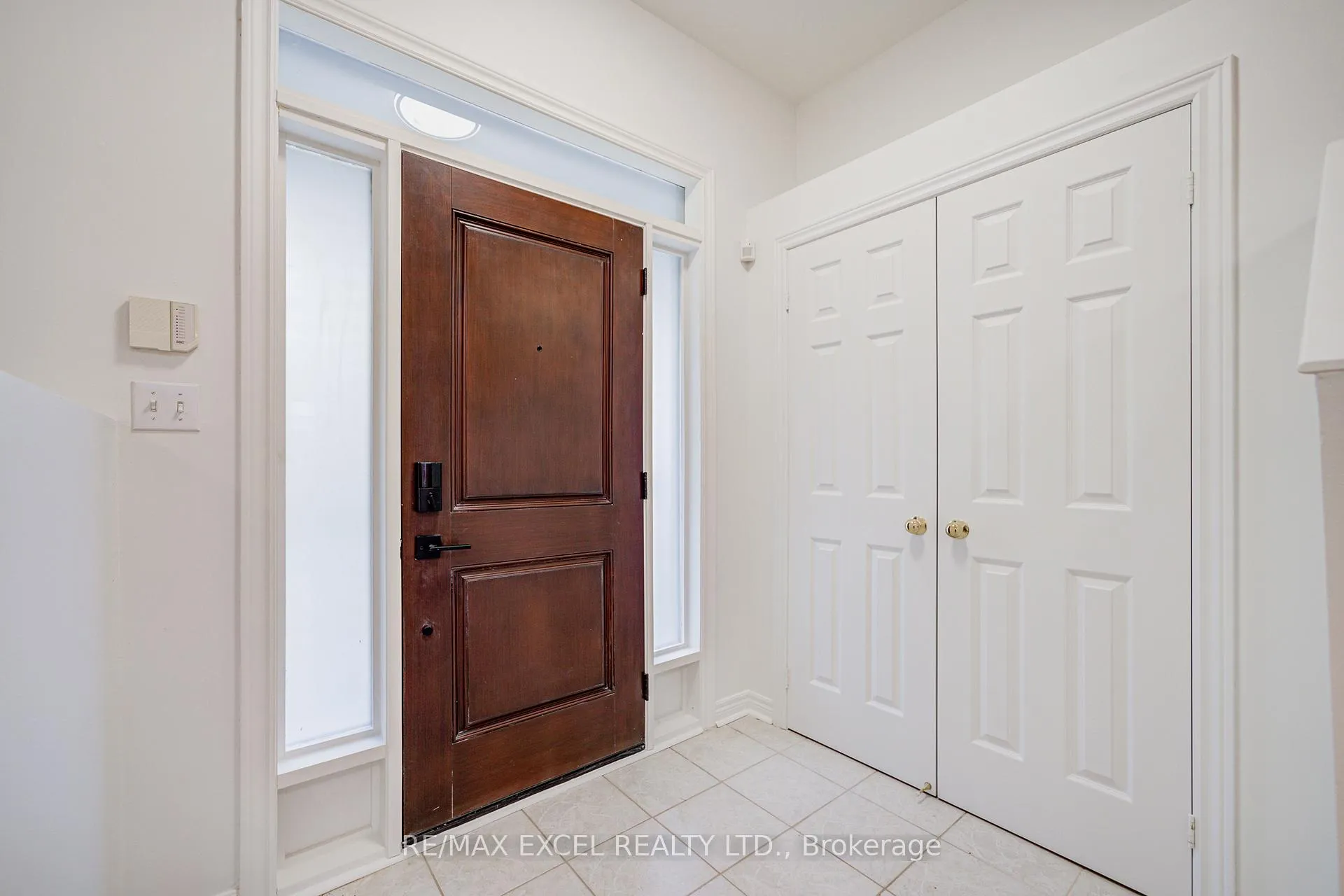 Photo 3 of 13 Sharon Lee Drive, Markham, Berczy — HOMEH