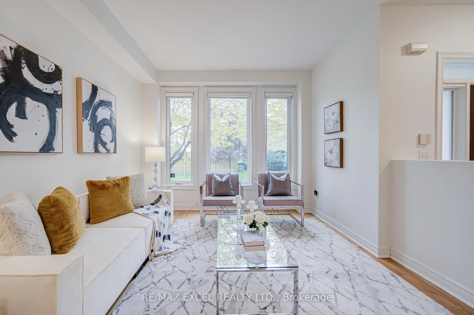 Photo 6 of 13 Sharon Lee Drive, Markham, Berczy — HOMEH