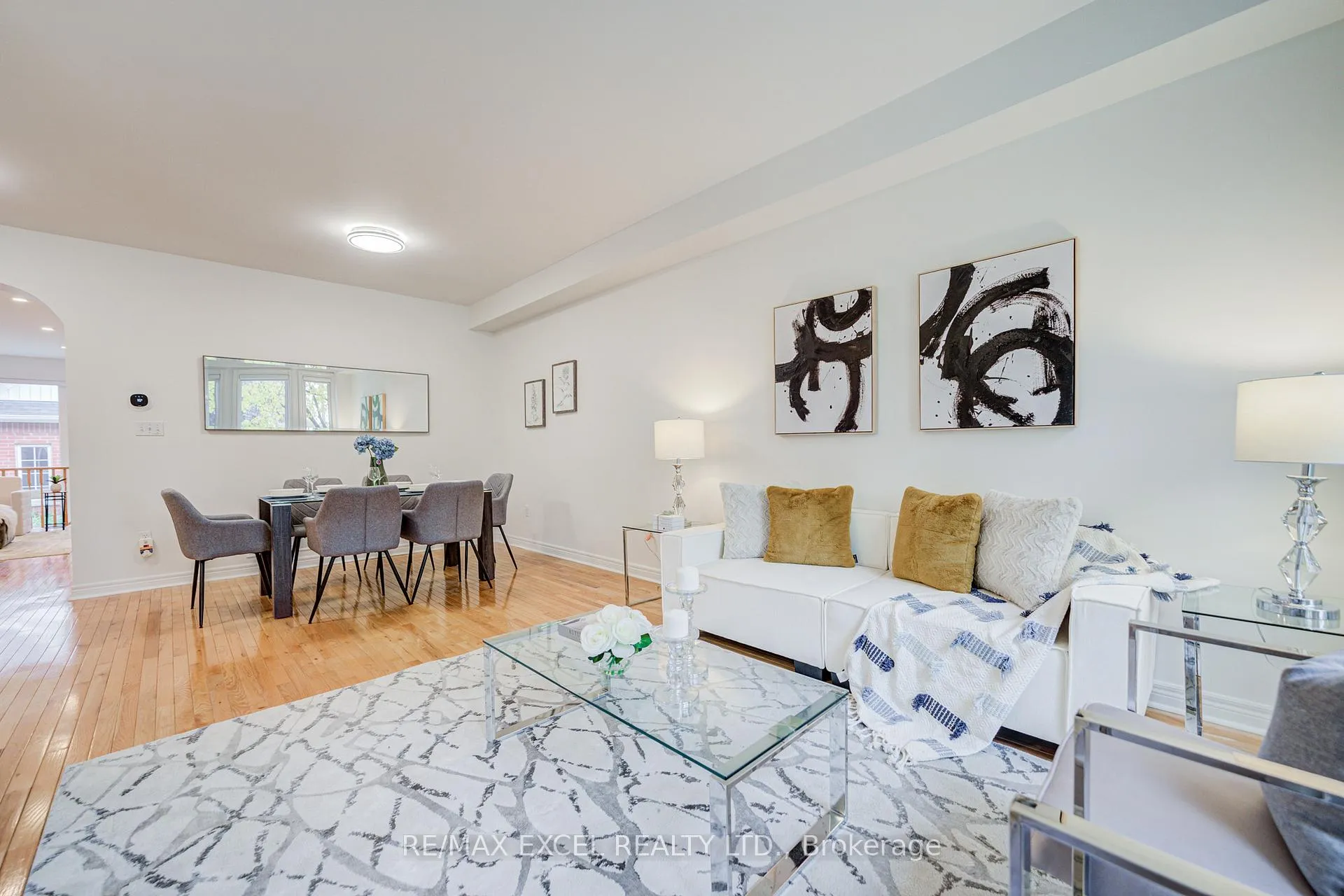 Photo 8 of 13 Sharon Lee Drive, Markham, Berczy — HOMEH