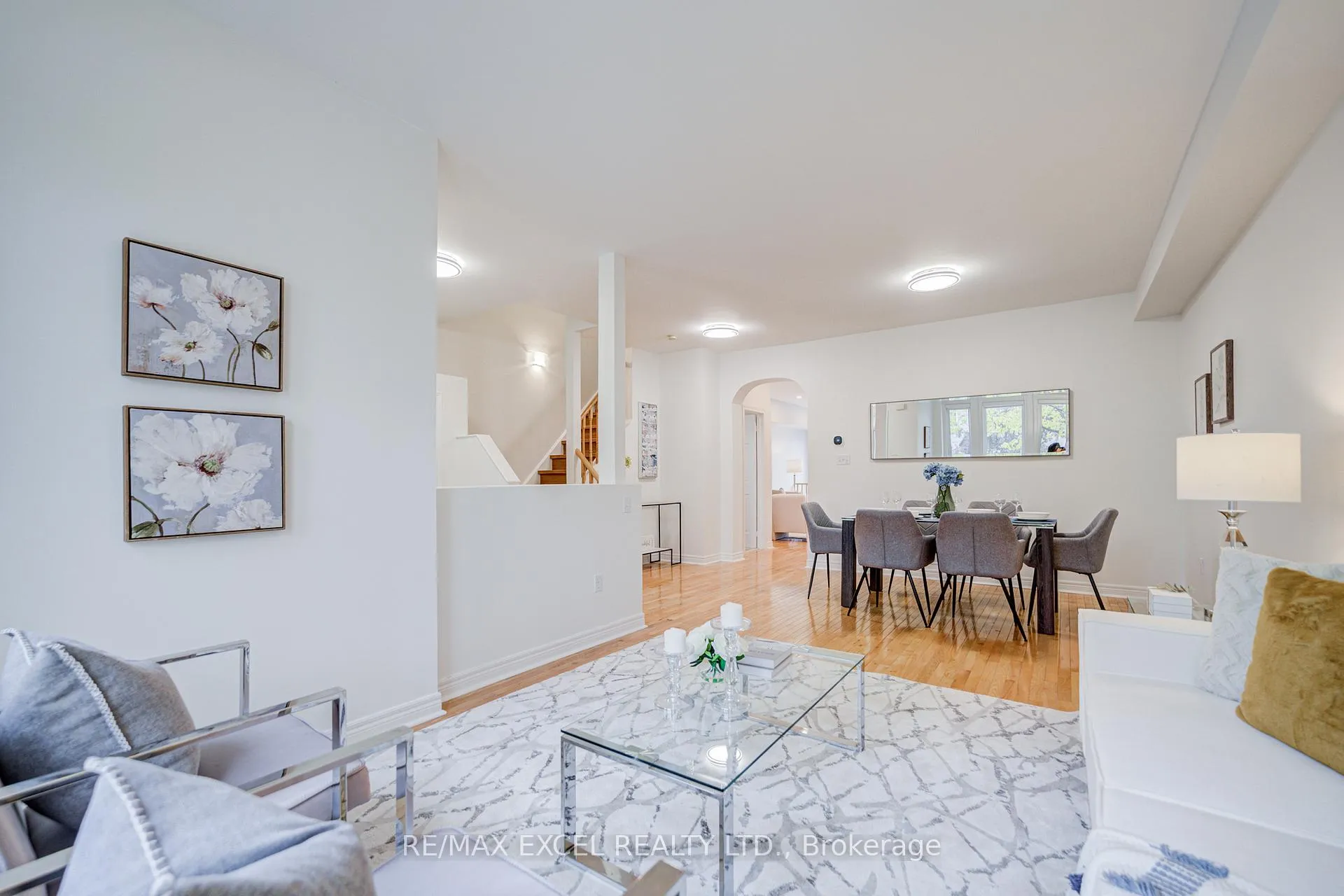 Photo 9 of 13 Sharon Lee Drive, Markham, Berczy — HOMEH