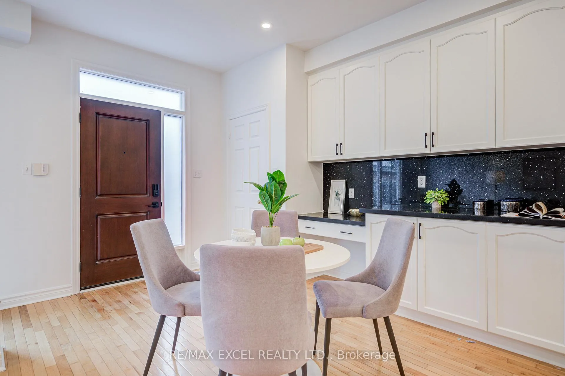 Photo 18 of 13 Sharon Lee Drive, Markham, Berczy — HOMEH