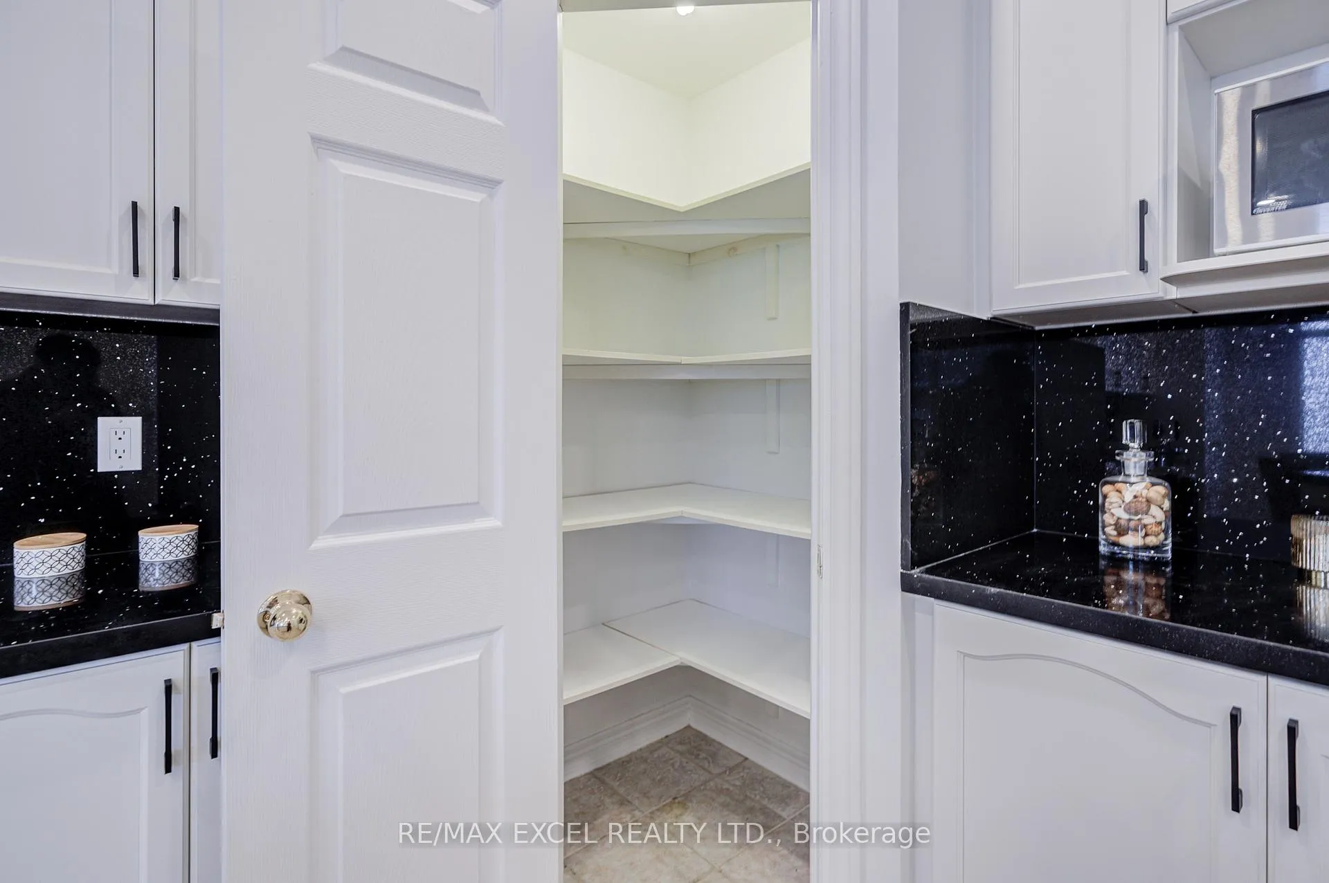 Photo 24 of 13 Sharon Lee Drive, Markham, Berczy — HOMEH