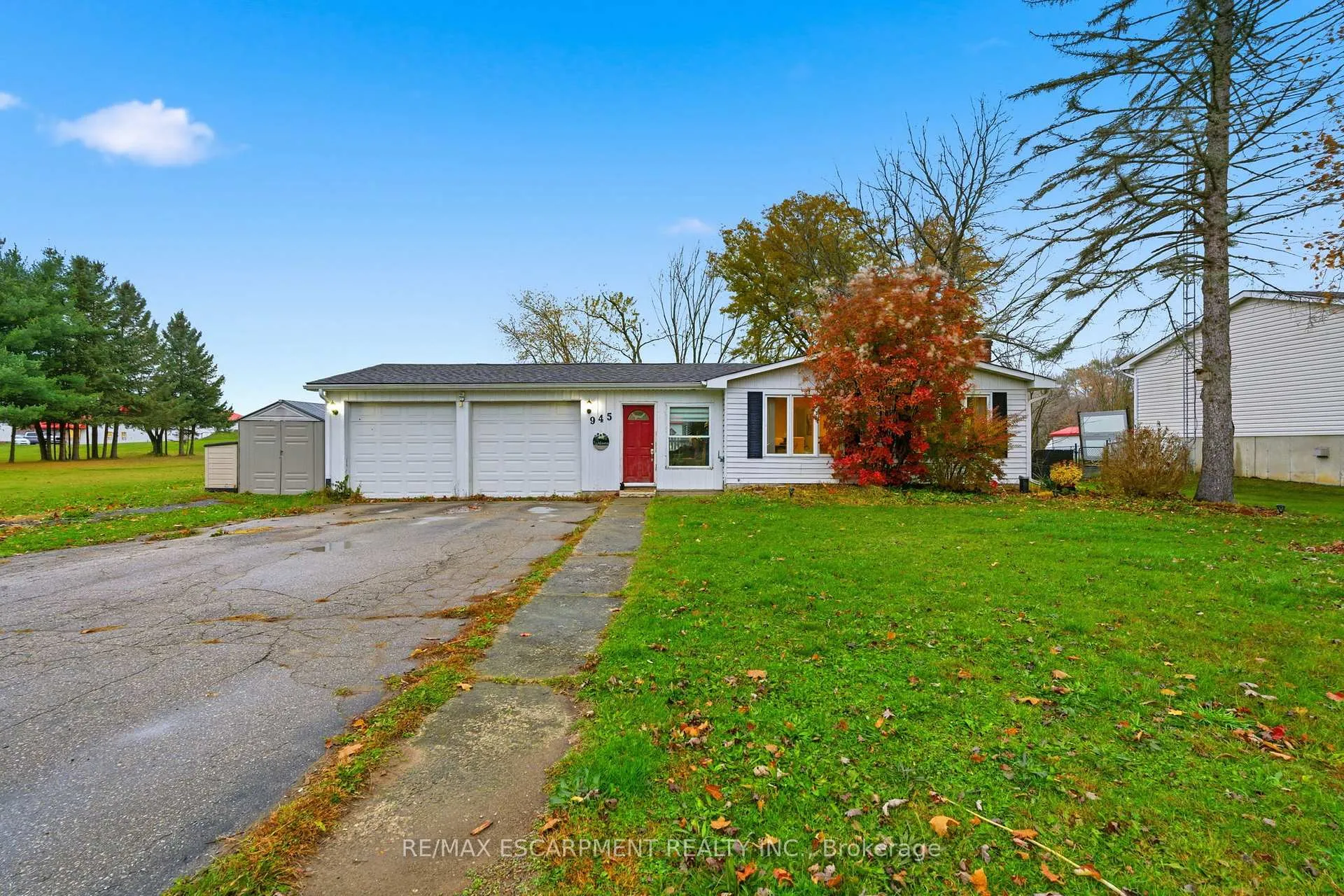 Front of 945 Regional Road 97