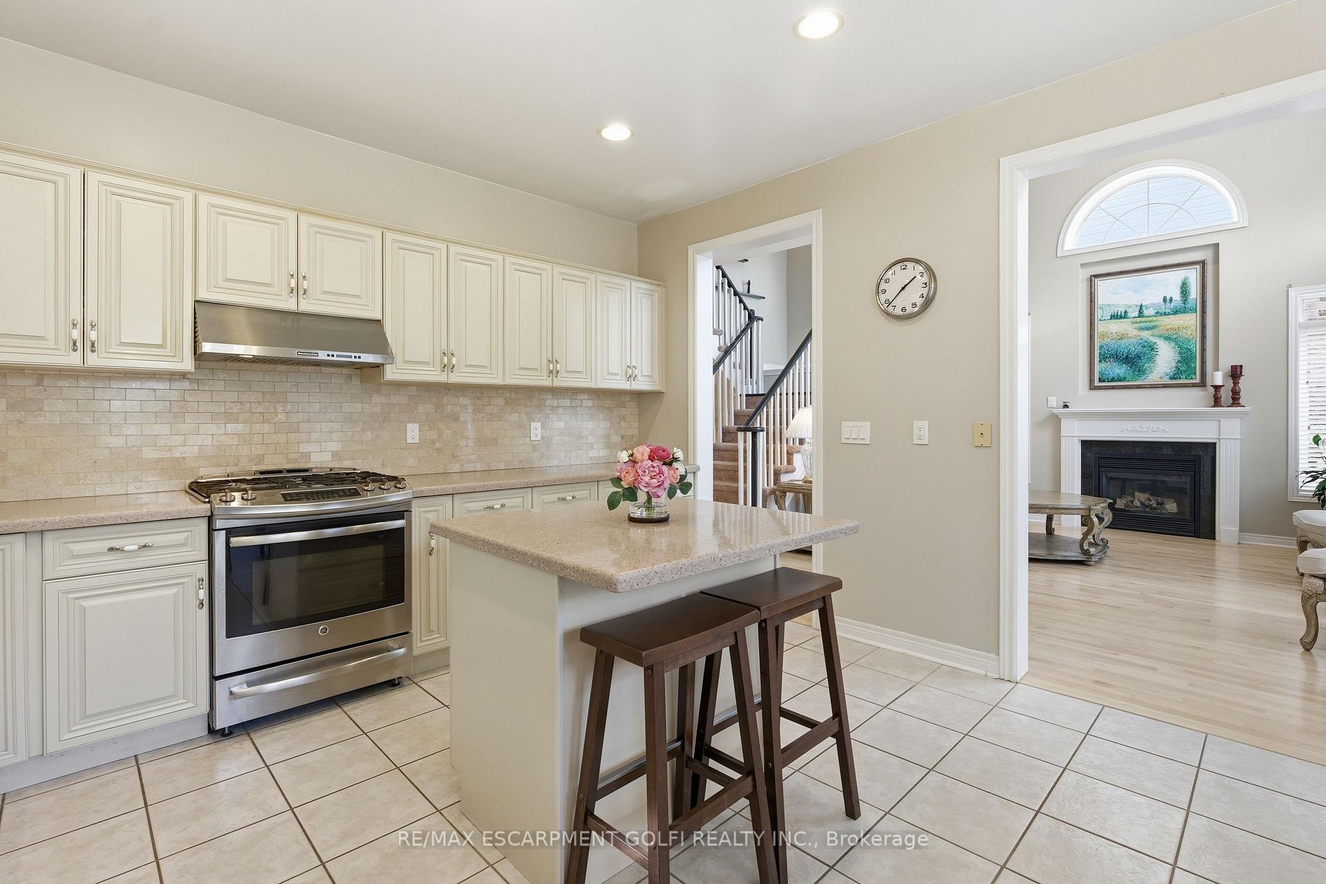 Photo 11 of 57 Yorkshire Drive, Hamilton, Meadowlands — HOMEH