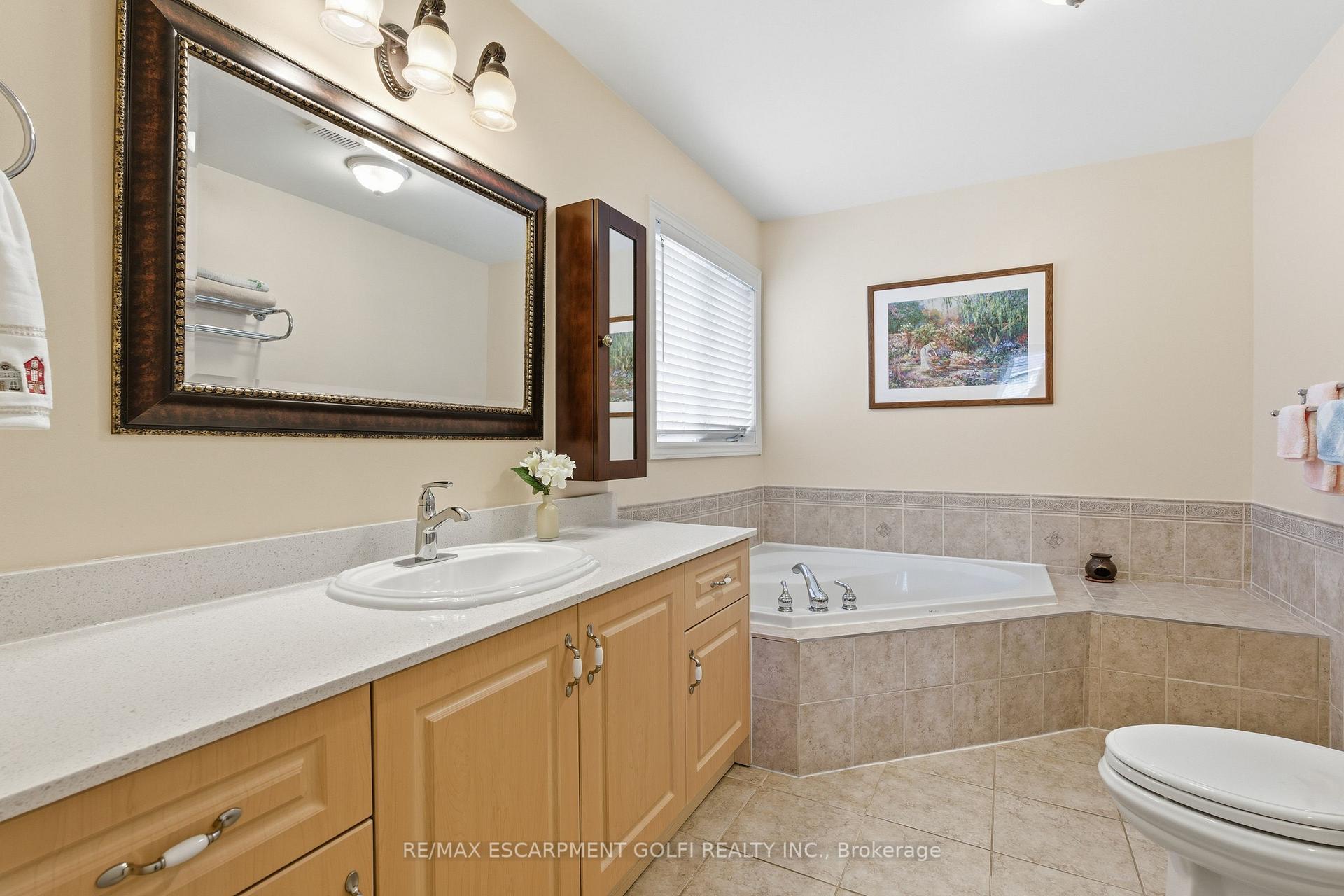 Photo 18 of 57 Yorkshire Drive, Hamilton, Meadowlands — HOMEH