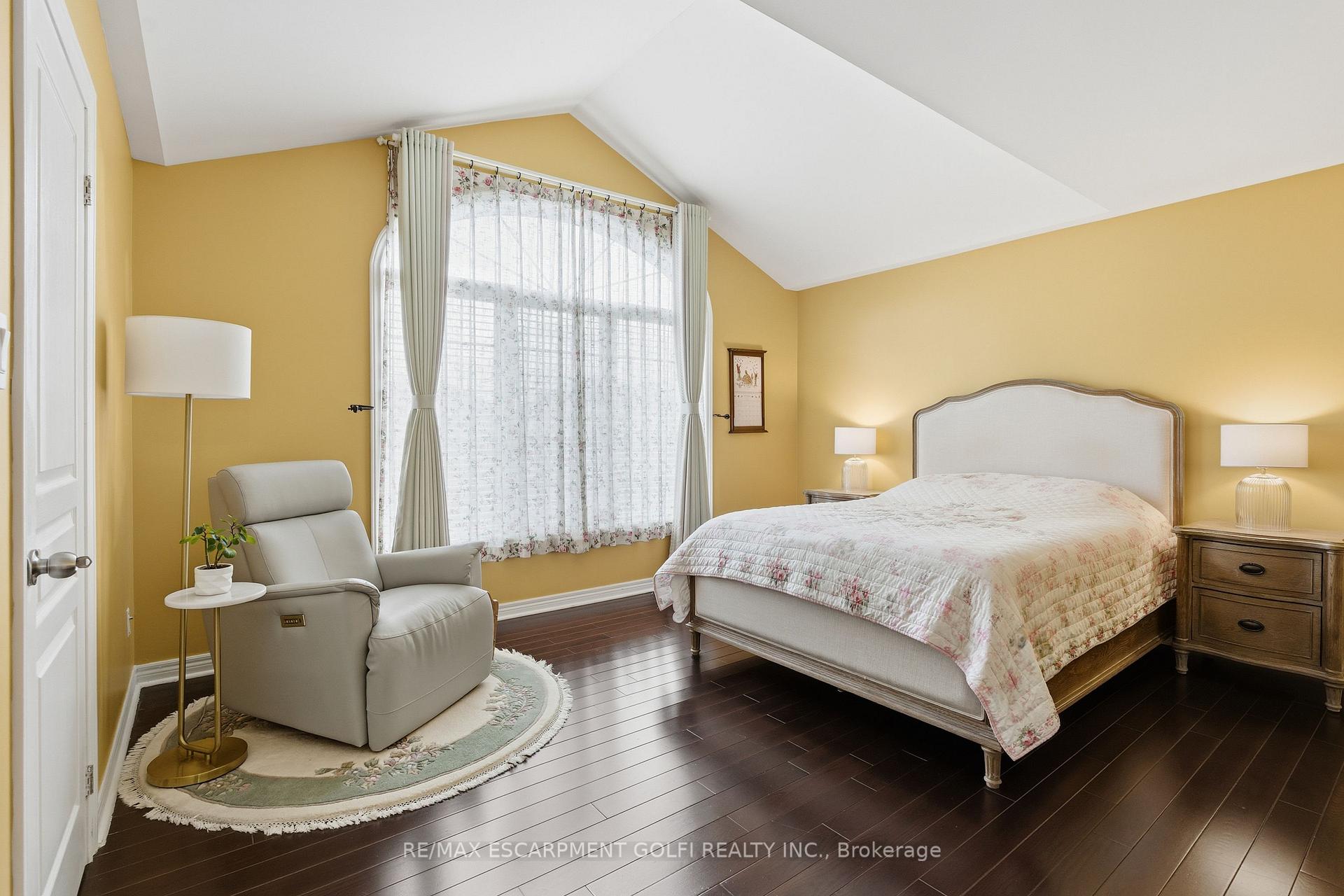 Photo 20 of 57 Yorkshire Drive, Hamilton, Meadowlands — HOMEH