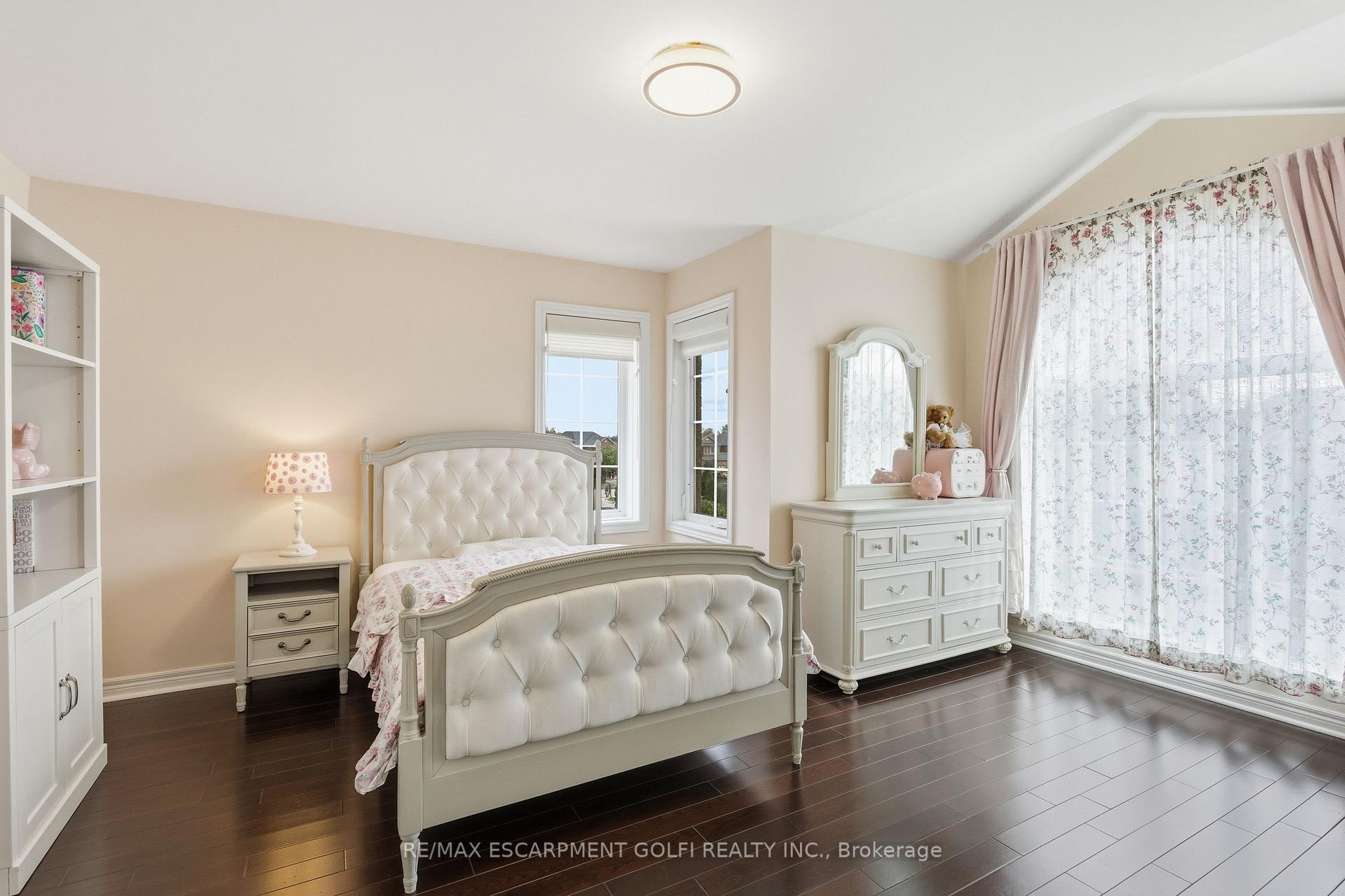 Photo 22 of 57 Yorkshire Drive, Hamilton, Meadowlands — HOMEH