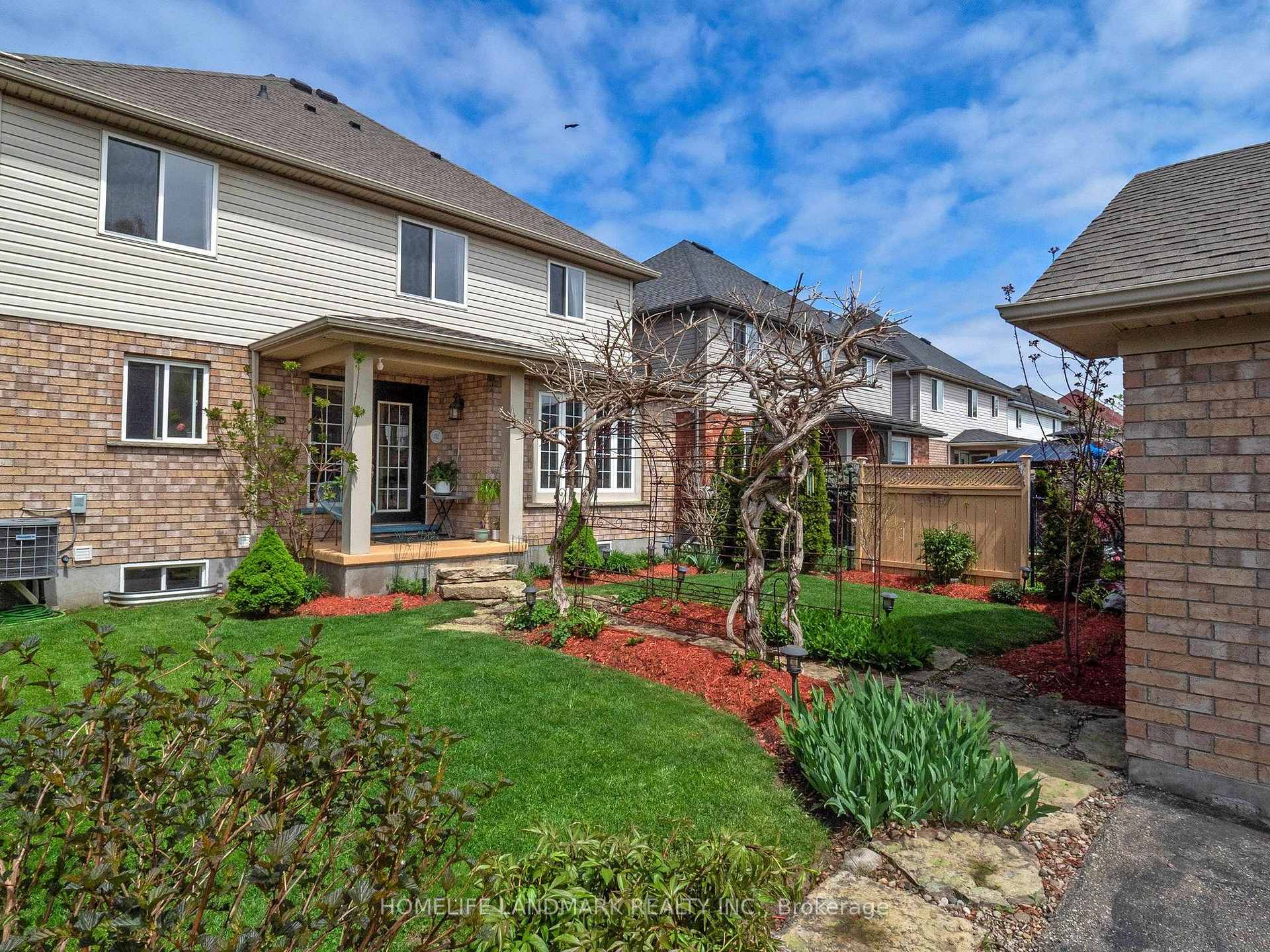 Photo 4 of 79 Clairfields Drive E, Guelph, Pineridge/Westminster Woods — HOMEH