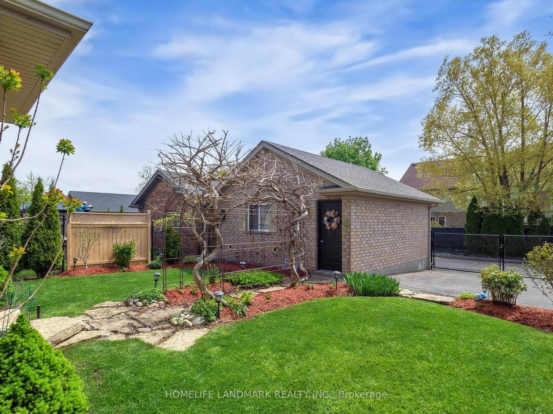 Photo 6 of 79 Clairfields Drive E, Guelph, Pineridge/Westminster Woods — HOMEH