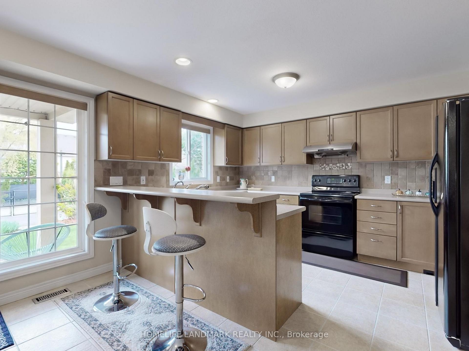 Photo 12 of 79 Clairfields Drive E, Guelph, Pineridge/Westminster Woods — HOMEH