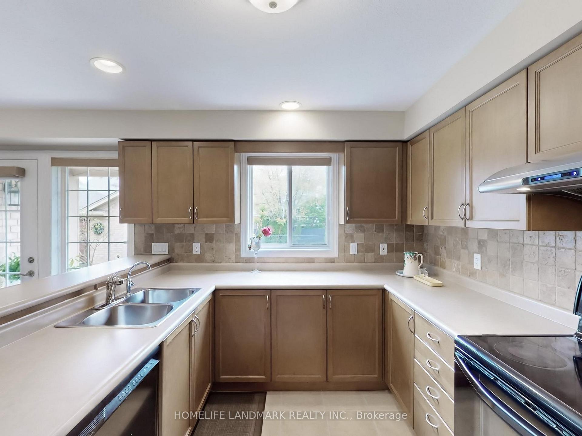 Photo 13 of 79 Clairfields Drive E, Guelph, Pineridge/Westminster Woods — HOMEH